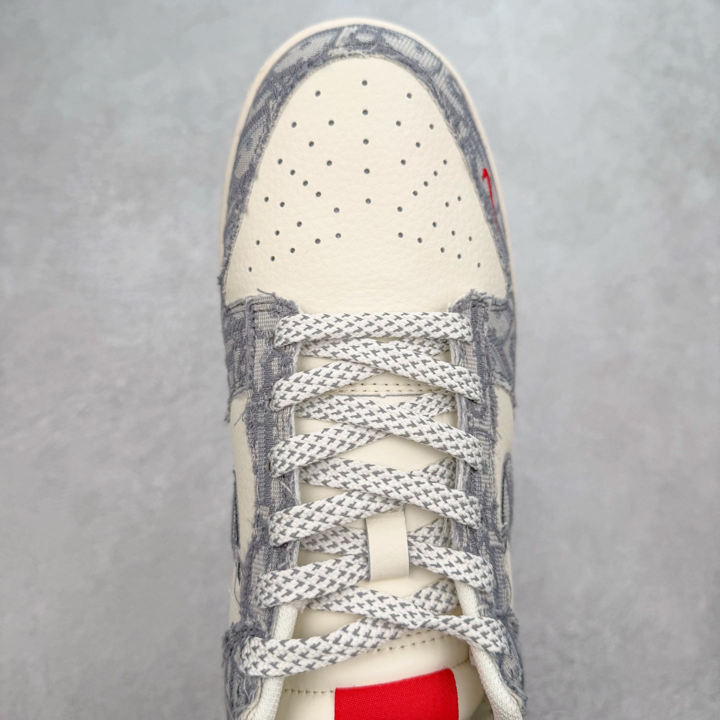 图片[4]-NK Dunk Low 定制配色 FC1688-221 大厂出品 极力推荐 原装头层材料 独家版型蒸餾加工帶來的是更好的视觉和脚感体验大厂纯原品质出货 清洁度 电绣工艺 皮料切割干净无任何毛边 细节完美 实拍调校N版已经零色差零失真 百分百还原实物色彩所见即所得 不存在货不对板色差等低级问题 选购参考实物拍摄 不混卖不参货 只用心做好货严格选品 承诺混一赔十 尺码：36 36.5 37.5 38 38.5 39 40 40.5 41 42 42.5 43 44 44.5 45-选品中心