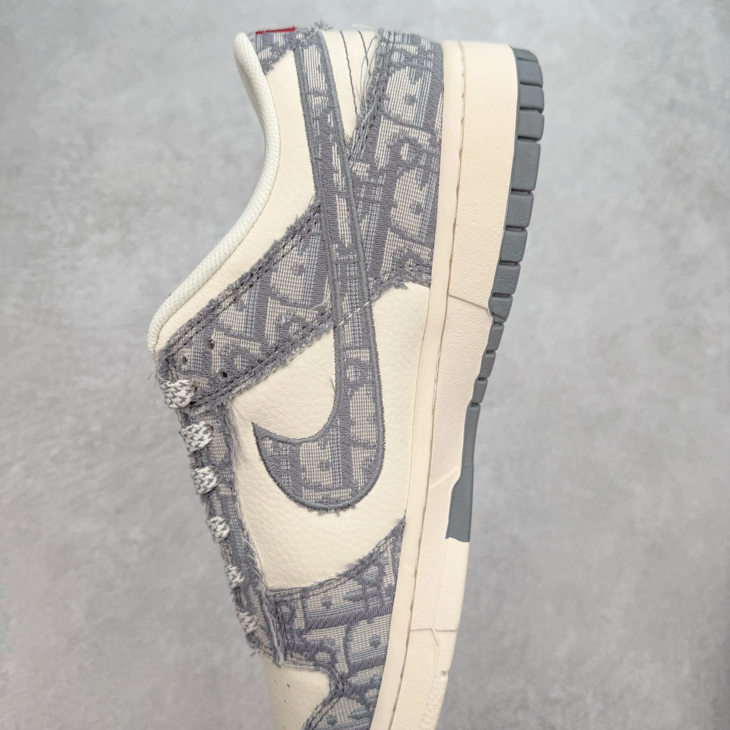 图片[7]-NK Dunk Low 定制配色 FC1688-221 大厂出品 极力推荐 原装头层材料 独家版型蒸餾加工帶來的是更好的视觉和脚感体验大厂纯原品质出货 清洁度 电绣工艺 皮料切割干净无任何毛边 细节完美 实拍调校N版已经零色差零失真 百分百还原实物色彩所见即所得 不存在货不对板色差等低级问题 选购参考实物拍摄 不混卖不参货 只用心做好货严格选品 承诺混一赔十 尺码：36 36.5 37.5 38 38.5 39 40 40.5 41 42 42.5 43 44 44.5 45-选品中心