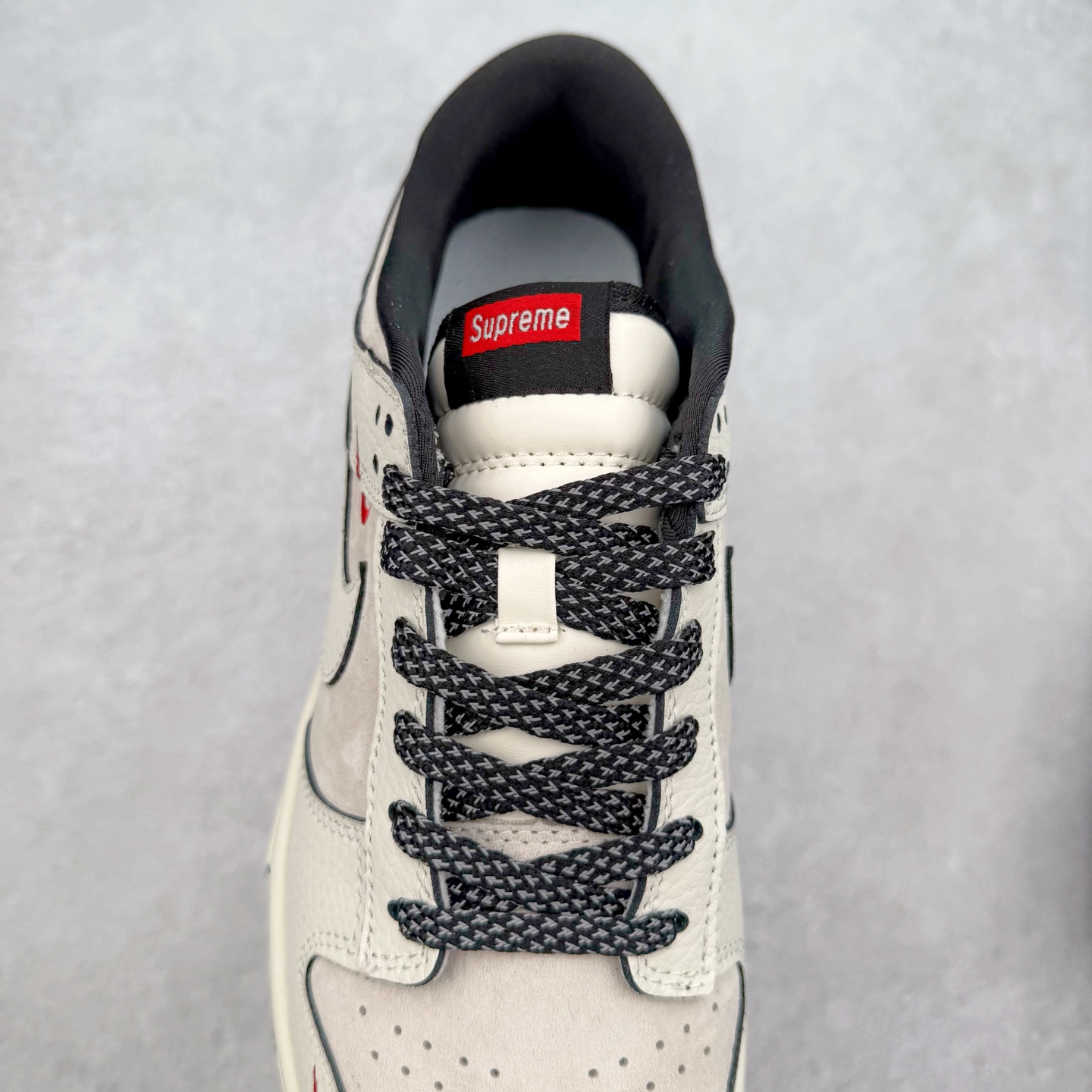 图片[5]-NK Dunk Low 定制配色 SC9207-410 大厂出品 极力推荐 原装头层材料 独家版型蒸餾加工帶來的是更好的视觉和脚感体验大厂纯原品质出货 清洁度 电绣工艺 皮料切割干净无任何毛边 细节完美 实拍调校N版已经零色差零失真 百分百还原实物色彩所见即所得 不存在货不对板色差等低级问题 选购参考实物拍摄 不混卖不参货 只用心做好货严格选品 承诺混一赔十 尺码：36 36.5 37.5 38 38.5 39 40 40.5 41 42 42.5 43 44 44.5 45-选品中心