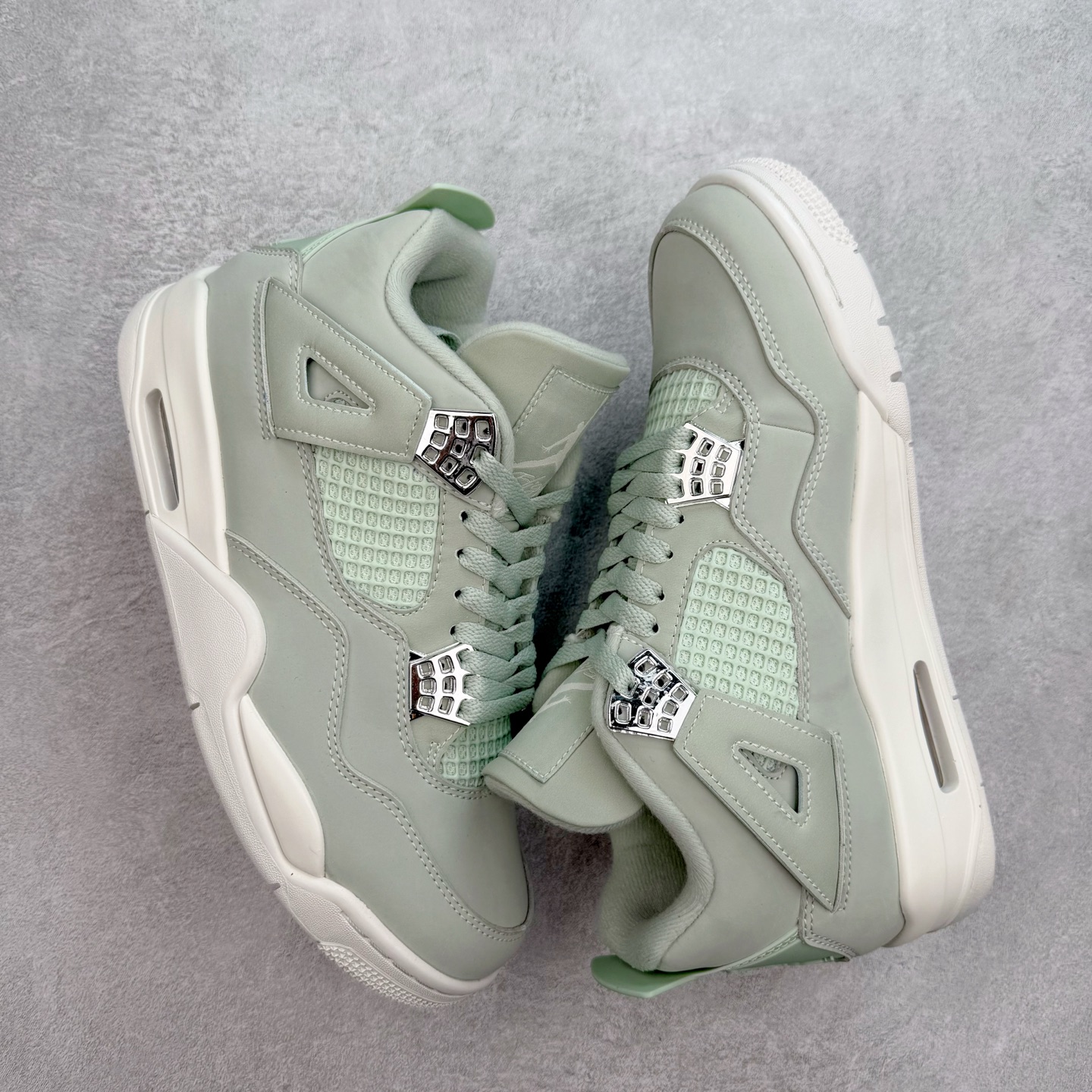 图片[3]-＃C版 Air Jordan AJ4 \\\”Seafoam\\\” 薄荷绿 HV0823-003 口碑大厂出品 原纸板楦头开发 性价比版本 定价合理 定制优质皮料 完美鞋型匹配公司货 正确TPU鞋舌锁扣 最新原厂底模 大底卡色咬花完美 鞋柜必备鞋款 终端现货供应 男女鞋尺码：36 36.5 37.5 38 38.5 39 40 40.5 41 42 42.5 43 44 44.5 45 46 47.5-选品中心