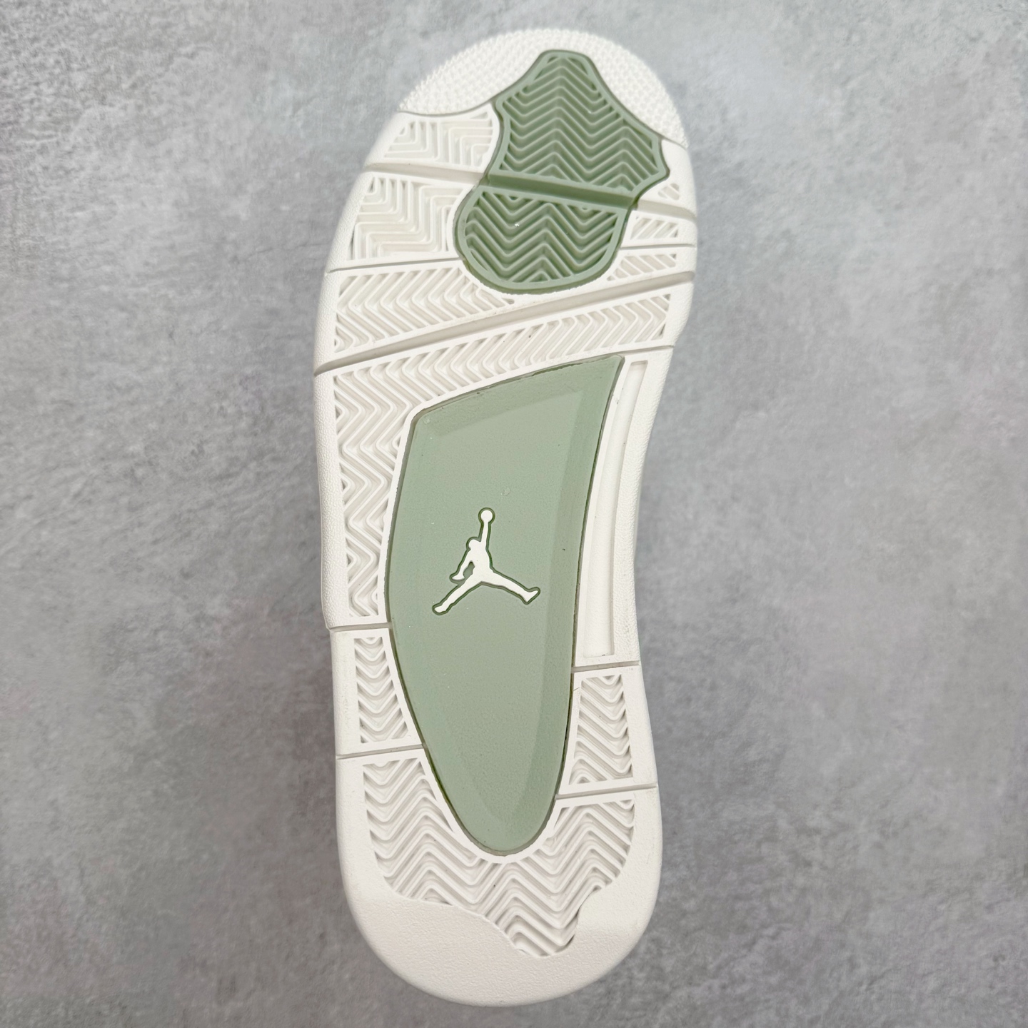 图片[9]-＃C版 Air Jordan AJ4 \\\”Seafoam\\\” 薄荷绿 HV0823-003 口碑大厂出品 原纸板楦头开发 性价比版本 定价合理 定制优质皮料 完美鞋型匹配公司货 正确TPU鞋舌锁扣 最新原厂底模 大底卡色咬花完美 鞋柜必备鞋款 终端现货供应 男女鞋尺码：36 36.5 37.5 38 38.5 39 40 40.5 41 42 42.5 43 44 44.5 45 46 47.5-选品中心