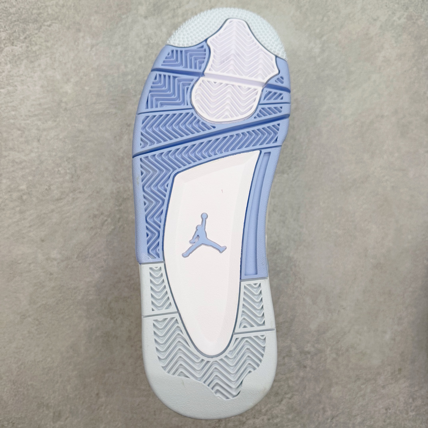 图片[9]-＃C版 Air Jordan AJ4 母亲节 白冰蓝 HV0823-100 口碑大厂出品 原纸板楦头开发 性价比版本 定价合理 定制优质皮料 完美鞋型匹配公司货 正确TPU鞋舌锁扣 最新原厂底模 大底卡色咬花完美 鞋柜必备鞋款 终端现货供应 男女鞋尺码：36 36.5 37.5 38 38.5 39 40 40.5 41 42 42.5 43 44 44.5 45 46 47.5-选品中心
