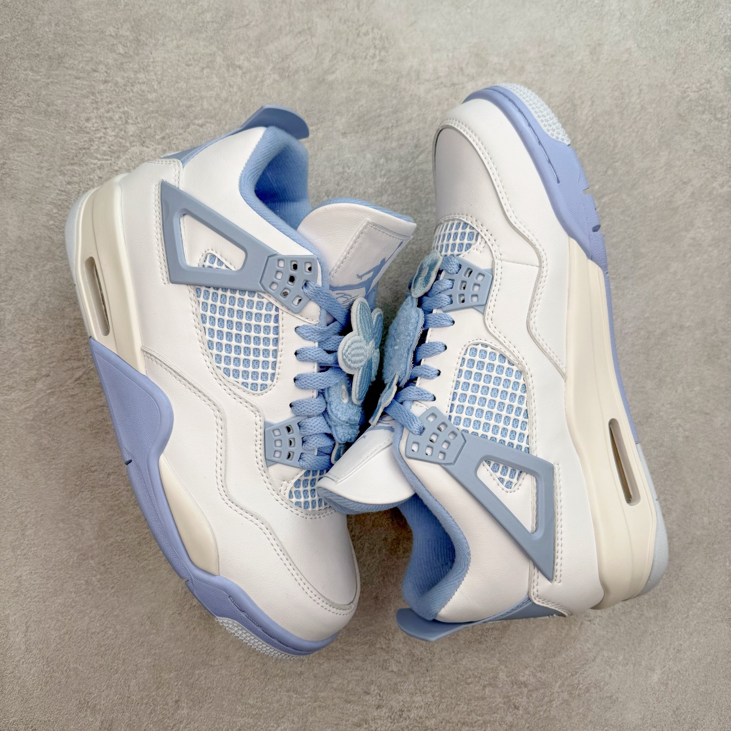 图片[3]-＃C版 Air Jordan AJ4 母亲节 白冰蓝 HV0823-100 口碑大厂出品 原纸板楦头开发 性价比版本 定价合理 定制优质皮料 完美鞋型匹配公司货 正确TPU鞋舌锁扣 最新原厂底模 大底卡色咬花完美 鞋柜必备鞋款 终端现货供应 男女鞋尺码：36 36.5 37.5 38 38.5 39 40 40.5 41 42 42.5 43 44 44.5 45 46 47.5-选品中心