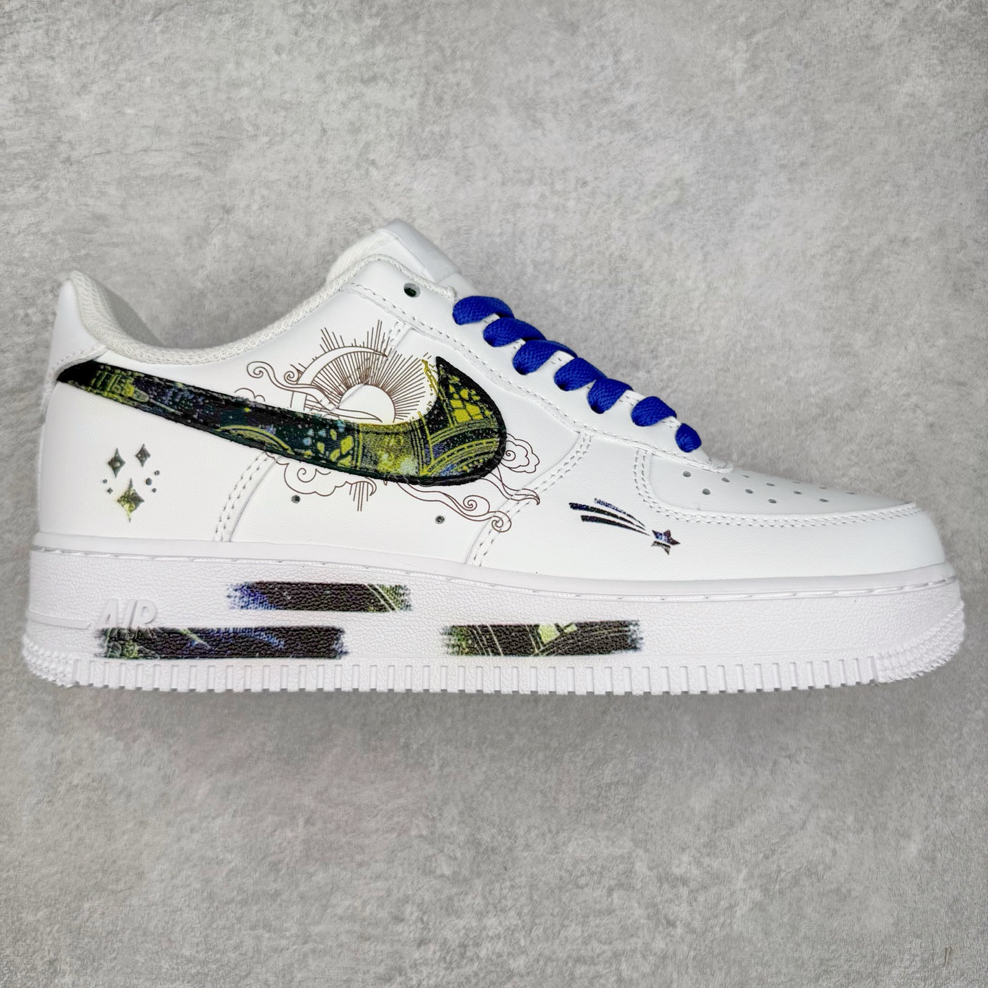 NK Air Force 1´07 Low 空军一号低帮百搭休闲运动板鞋 ZH0316-069 柔软、弹性十足的缓震性能和出色的中底设计 横跨复古与现代的外型结合 造就出风靡全球 三十多年的Force 1 直到今天还深受青睐 实拍调校N版已经零色差零失真 百分百还原实物色彩所见即所得 不存在货不对板色差等低级问题 选购参考实物拍摄 不混卖不参货 只用心做好货严格选品 承诺混一赔十 尺码：36 36.5 37.5 38 38.5 39 40 40.5 41 42 42.5 43 44 44.5 45-选品中心