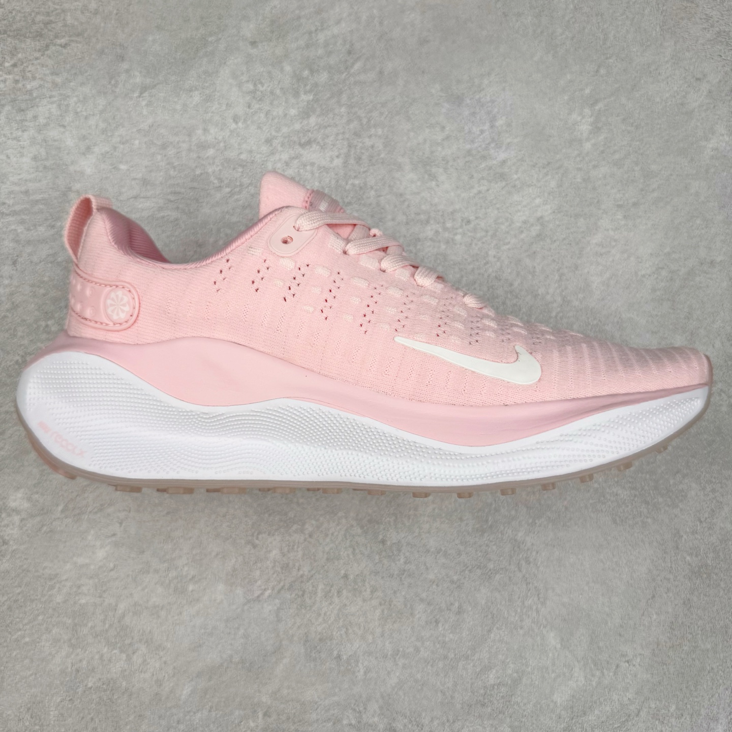 ＃福利特价 NK ZoomX Invincible Run Flyknit FK4 不可战胜4代系列轻量飞织低帮休闲运动慢跑鞋 此鞋专为短跑运动员而生 是为 5 至 10 公里距离的赛事和训练打造 整体设计采用流线型的轻质工程网眼材质构成鞋面 并与其他 Running 旗舰鞋款同样搭载全脚掌 ZoomX 缓冲中底 搭配 Pebax 物料与橡胶外底 ZoomX StreakFly 首发配色以Prototype呈现 其灵感是来自开发期间的磨损测试 透过编号的标记与内侧的预期跑步距离突出研发过程 尺码：36 36.5 37.5 38 38.5 39 40 40.5 41 42 42.5 43 44 44.5 45-选品中心