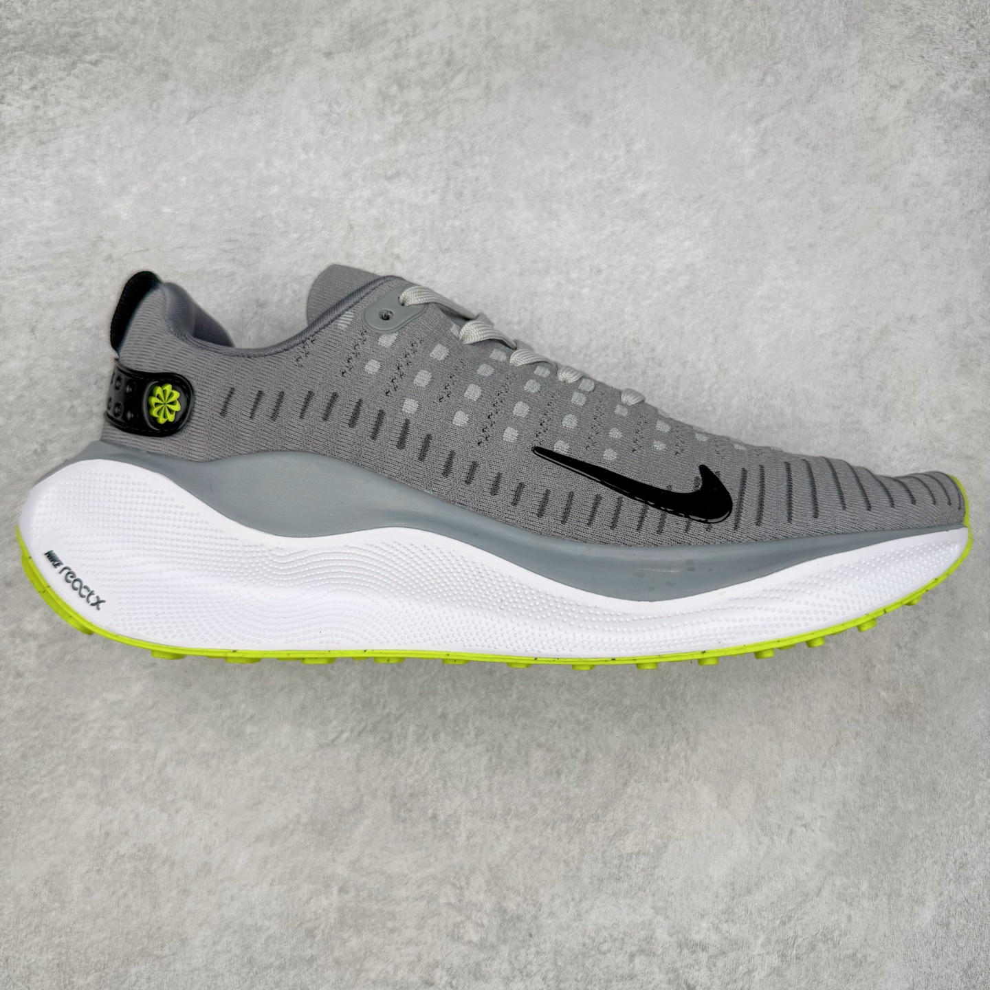 图片[3]-＃福利特价 NK ZoomX Invincible Run Flyknit FK4 不可战胜4代系列轻量飞织低帮休闲运动慢跑鞋 此鞋专为短跑运动员而生 是为 5 至 10 公里距离的赛事和训练打造 整体设计采用流线型的轻质工程网眼材质构成鞋面 并与其他 Running 旗舰鞋款同样搭载全脚掌 ZoomX 缓冲中底 搭配 Pebax 物料与橡胶外底 ZoomX StreakFly 首发配色以Prototype呈现 其灵感是来自开发期间的磨损测试 透过编号的标记与内侧的预期跑步距离突出研发过程 尺码：36 36.5 37.5 38 38.5 39 40 40.5 41 42 42.5 43 44 44.5 45-选品中心