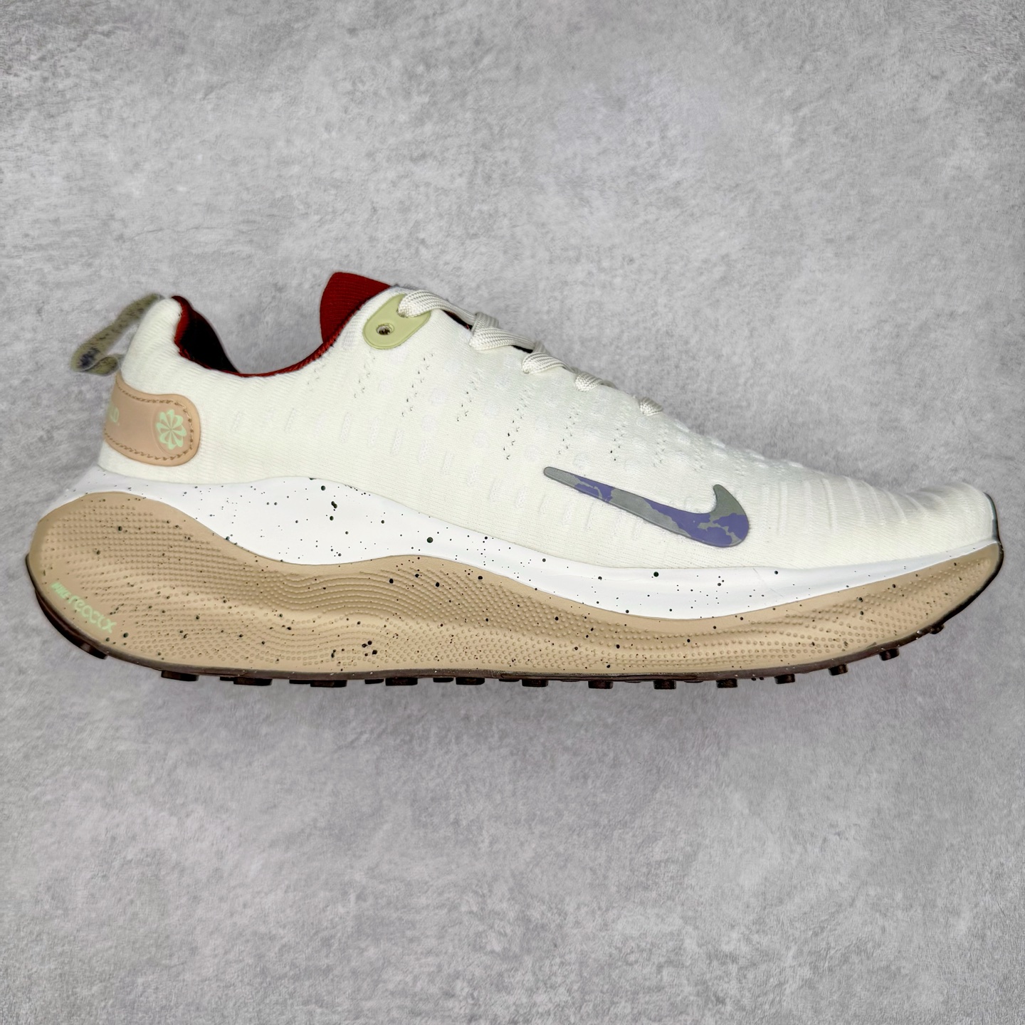 图片[4]-＃福利特价 NK ZoomX Invincible Run Flyknit FK4 不可战胜4代系列轻量飞织低帮休闲运动慢跑鞋 此鞋专为短跑运动员而生 是为 5 至 10 公里距离的赛事和训练打造 整体设计采用流线型的轻质工程网眼材质构成鞋面 并与其他 Running 旗舰鞋款同样搭载全脚掌 ZoomX 缓冲中底 搭配 Pebax 物料与橡胶外底 ZoomX StreakFly 首发配色以Prototype呈现 其灵感是来自开发期间的磨损测试 透过编号的标记与内侧的预期跑步距离突出研发过程 尺码：36 36.5 37.5 38 38.5 39 40 40.5 41 42 42.5 43 44 44.5 45-选品中心