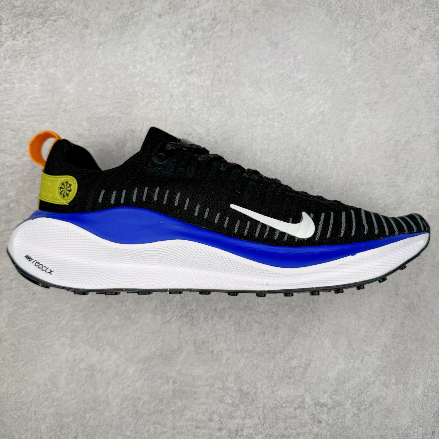 图片[9]-＃福利特价 NK ZoomX Invincible Run Flyknit FK4 不可战胜4代系列轻量飞织低帮休闲运动慢跑鞋 此鞋专为短跑运动员而生 是为 5 至 10 公里距离的赛事和训练打造 整体设计采用流线型的轻质工程网眼材质构成鞋面 并与其他 Running 旗舰鞋款同样搭载全脚掌 ZoomX 缓冲中底 搭配 Pebax 物料与橡胶外底 ZoomX StreakFly 首发配色以Prototype呈现 其灵感是来自开发期间的磨损测试 透过编号的标记与内侧的预期跑步距离突出研发过程 尺码：36 36.5 37.5 38 38.5 39 40 40.5 41 42 42.5 43 44 44.5 45-选品中心