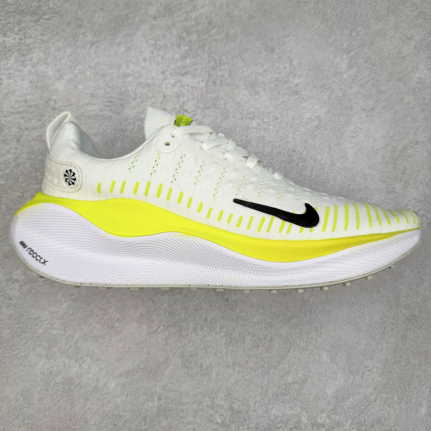 图片[8]-＃福利特价 NK ZoomX Invincible Run Flyknit FK4 不可战胜4代系列轻量飞织低帮休闲运动慢跑鞋 此鞋专为短跑运动员而生 是为 5 至 10 公里距离的赛事和训练打造 整体设计采用流线型的轻质工程网眼材质构成鞋面 并与其他 Running 旗舰鞋款同样搭载全脚掌 ZoomX 缓冲中底 搭配 Pebax 物料与橡胶外底 ZoomX StreakFly 首发配色以Prototype呈现 其灵感是来自开发期间的磨损测试 透过编号的标记与内侧的预期跑步距离突出研发过程 尺码：36 36.5 37.5 38 38.5 39 40 40.5 41 42 42.5 43 44 44.5 45-选品中心