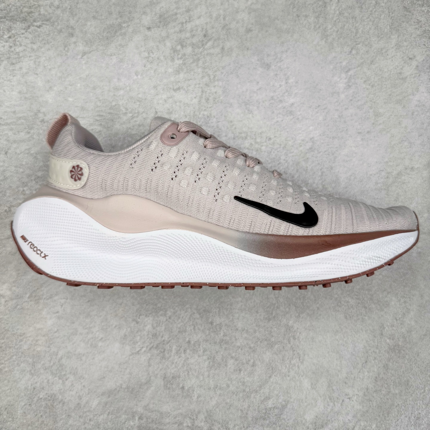 图片[5]-＃福利特价 NK ZoomX Invincible Run Flyknit FK4 不可战胜4代系列轻量飞织低帮休闲运动慢跑鞋 此鞋专为短跑运动员而生 是为 5 至 10 公里距离的赛事和训练打造 整体设计采用流线型的轻质工程网眼材质构成鞋面 并与其他 Running 旗舰鞋款同样搭载全脚掌 ZoomX 缓冲中底 搭配 Pebax 物料与橡胶外底 ZoomX StreakFly 首发配色以Prototype呈现 其灵感是来自开发期间的磨损测试 透过编号的标记与内侧的预期跑步距离突出研发过程 尺码：36 36.5 37.5 38 38.5 39 40 40.5 41 42 42.5 43 44 44.5 45-选品中心