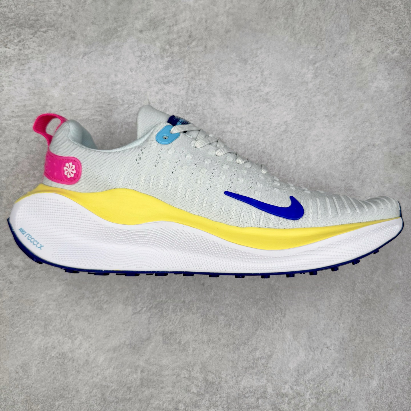 图片[2]-＃福利特价 NK ZoomX Invincible Run Flyknit FK4 不可战胜4代系列轻量飞织低帮休闲运动慢跑鞋 此鞋专为短跑运动员而生 是为 5 至 10 公里距离的赛事和训练打造 整体设计采用流线型的轻质工程网眼材质构成鞋面 并与其他 Running 旗舰鞋款同样搭载全脚掌 ZoomX 缓冲中底 搭配 Pebax 物料与橡胶外底 ZoomX StreakFly 首发配色以Prototype呈现 其灵感是来自开发期间的磨损测试 透过编号的标记与内侧的预期跑步距离突出研发过程 尺码：36 36.5 37.5 38 38.5 39 40 40.5 41 42 42.5 43 44 44.5 45-选品中心