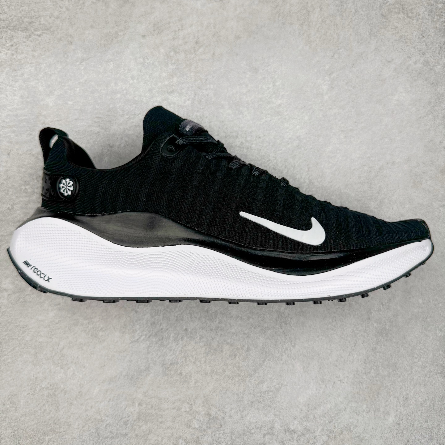 图片[7]-＃福利特价 NK ZoomX Invincible Run Flyknit FK4 不可战胜4代系列轻量飞织低帮休闲运动慢跑鞋 此鞋专为短跑运动员而生 是为 5 至 10 公里距离的赛事和训练打造 整体设计采用流线型的轻质工程网眼材质构成鞋面 并与其他 Running 旗舰鞋款同样搭载全脚掌 ZoomX 缓冲中底 搭配 Pebax 物料与橡胶外底 ZoomX StreakFly 首发配色以Prototype呈现 其灵感是来自开发期间的磨损测试 透过编号的标记与内侧的预期跑步距离突出研发过程 尺码：36 36.5 37.5 38 38.5 39 40 40.5 41 42 42.5 43 44 44.5 45-选品中心