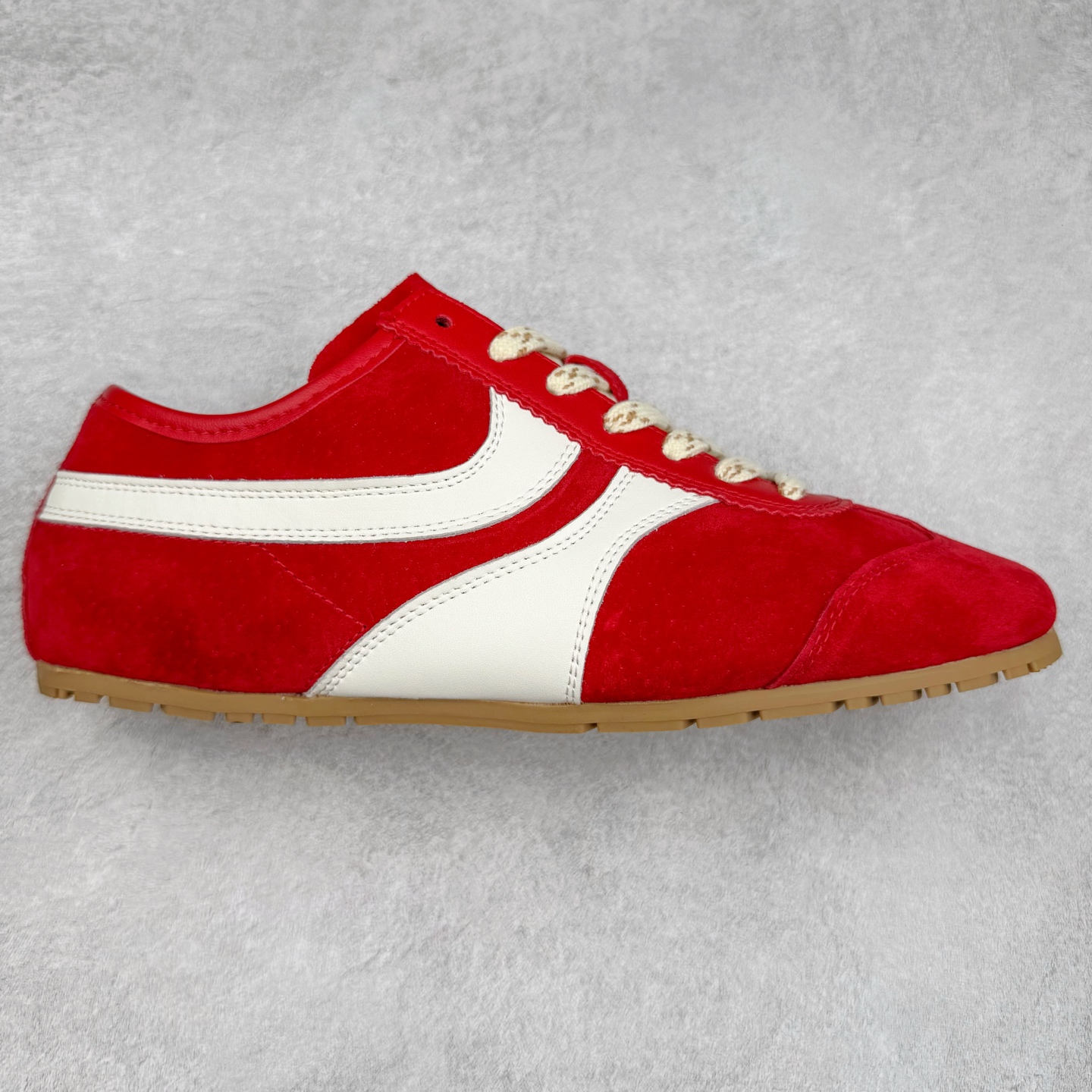 GG-CC阿甘德训鞋2.0系列复古风芭蕾舞鞋GGCC薄底百搭休闲运动鞋系列 广东大厂品质 25ss春季新款 全手工拉帮工艺成型 反绒牛皮革拼接头层皮饰片鞋面材质 鞋身原装高密度防刮尼龙面料,极好柔软效果 双春日踏青舒适度和少女感 德训鞋界的白月光🌙 长时间走路和站立都不累脚 不管怎么搭配都好看 尺码：35 36 37 38 39 40-选品中心