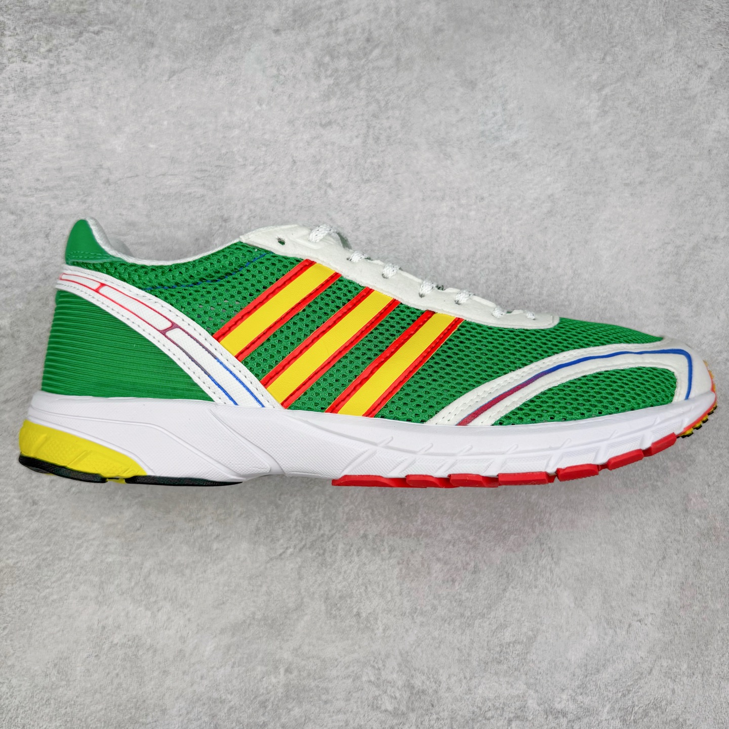 BAD BUNNY x AD Originals ADIZERO SL 72 联名柔软舒适防滑耐磨低帮生活休闲鞋 JI0494此番 Bad Bunny 和 adidas 以 Adizero SL 72 为蓝本，推出 3 款不同配色，设计灵感汲取自复古跑鞋 SL 72 ，将经典元素与现代风尚相融合，打造出别具一格的鞋履。鞋面采用多层次叠加设计，很有层次感，吸引人。选用华夫格网、绒面革、皮革和灯芯绒等优质材料。鞋身上的 “ Para Bad Bunny ”中足标识与双阿迪达斯标志，彰显了双方的合作身份。搭载 Adizero 泡棉中底，确保卓越的舒适性与性能表现。尺码：36 36.5 37.5 38 38.5 39 40 40.5 41 42 42.5 43 44 44.5 45-选品中心