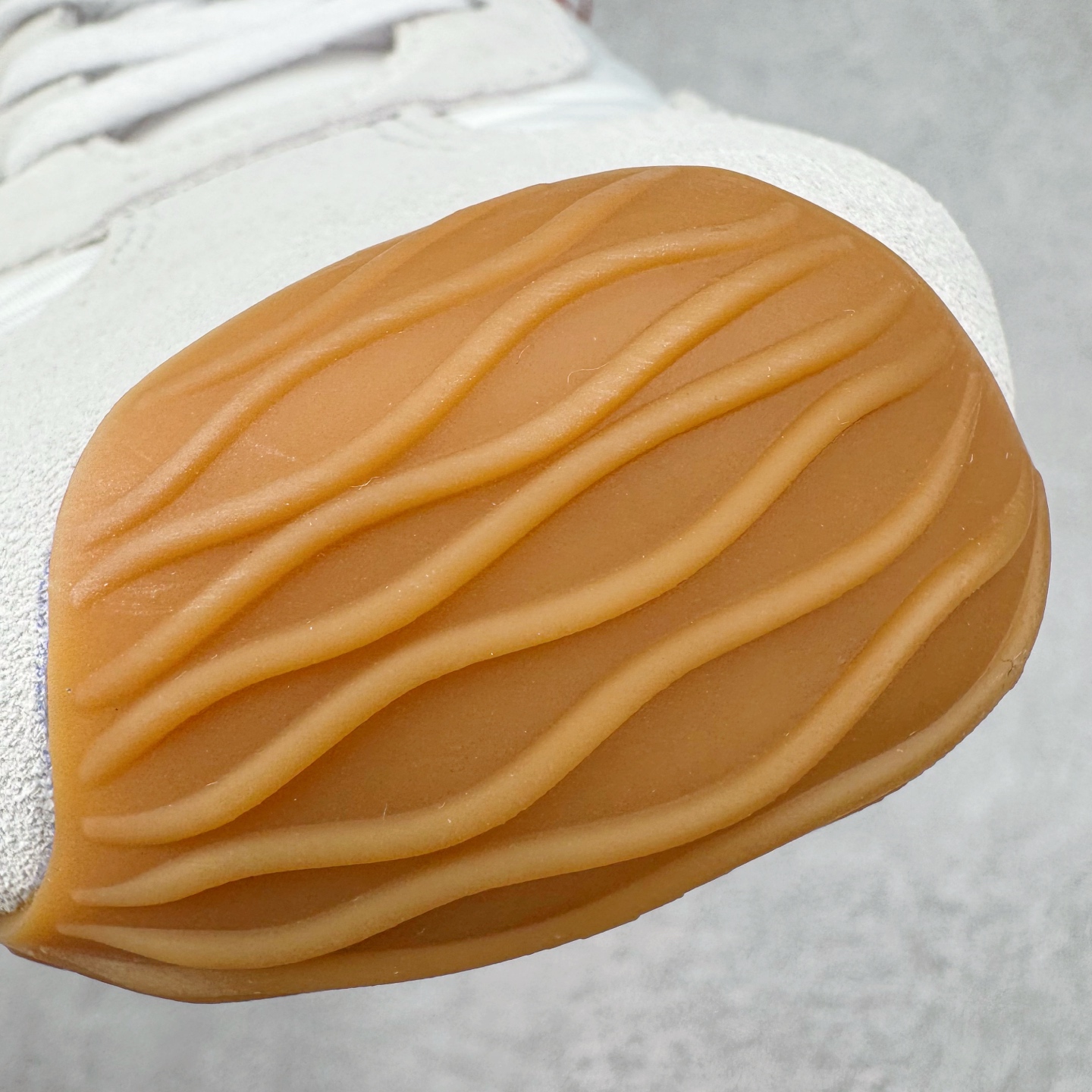 图片[19]-＃GD广顶 LOEWE 2025 | Ballet Runner 2.0 罗意威新款芭蕾舞鞋拼色德训鞋阿甘鞋 全套原纸板楦头开发 后跟3D注塑橡胶LOEWE徽标 原厂数据大底磨具 进口羊皮内里加鞋垫 磁吸翻盖盒 内配帆布防尘袋 配件齐全 官方一致 原装纸板中底 带采用反绒牛皮革拼接头层皮饰片鞋面材质 鞋身原装高密度防刮防水尼龙面料 不对称鞋头造型 作为LOEWE的标志性设计 超柔软轻便且灵活的鞋底 新的波浪纹理橡胶外底 延伸至鞋头 升级的柔软皮革内衬和鞋床 提供最大舒适感 后跟有3D注塑橡胶徽标 真皮和皮料混搭彰显复古风格 拼色拼接鞋面 非常高级隐藏式小内增高 脚后跟设计新颖 柔软舒适 会被评为年度最舒适的暴走鞋 如履平地 内娱明星杨幂等众多同款上脚 小红书 一系列素材图 极具爆款 尺码：35 36 37 38 39 40 41 42 43 44 45-选品中心