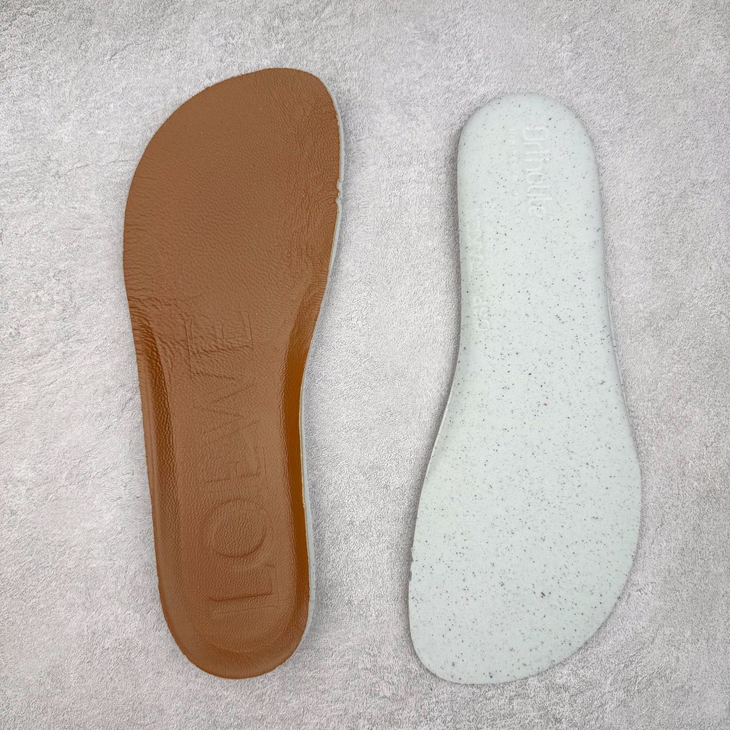 图片[10]-＃GD广顶 LOEWE 2025 | Ballet Runner 2.0 罗意威新款芭蕾舞鞋拼色德训鞋阿甘鞋 全套原纸板楦头开发 后跟3D注塑橡胶LOEWE徽标 原厂数据大底磨具 进口羊皮内里加鞋垫 磁吸翻盖盒 内配帆布防尘袋 配件齐全 官方一致 原装纸板中底 带采用反绒牛皮革拼接头层皮饰片鞋面材质 鞋身原装高密度防刮防水尼龙面料 不对称鞋头造型 作为LOEWE的标志性设计 超柔软轻便且灵活的鞋底 新的波浪纹理橡胶外底 延伸至鞋头 升级的柔软皮革内衬和鞋床 提供最大舒适感 后跟有3D注塑橡胶徽标 真皮和皮料混搭彰显复古风格 拼色拼接鞋面 非常高级隐藏式小内增高 脚后跟设计新颖 柔软舒适 会被评为年度最舒适的暴走鞋 如履平地 内娱明星杨幂等众多同款上脚 小红书 一系列素材图 极具爆款 尺码：35 36 37 38 39 40 41 42 43 44 45-选品中心