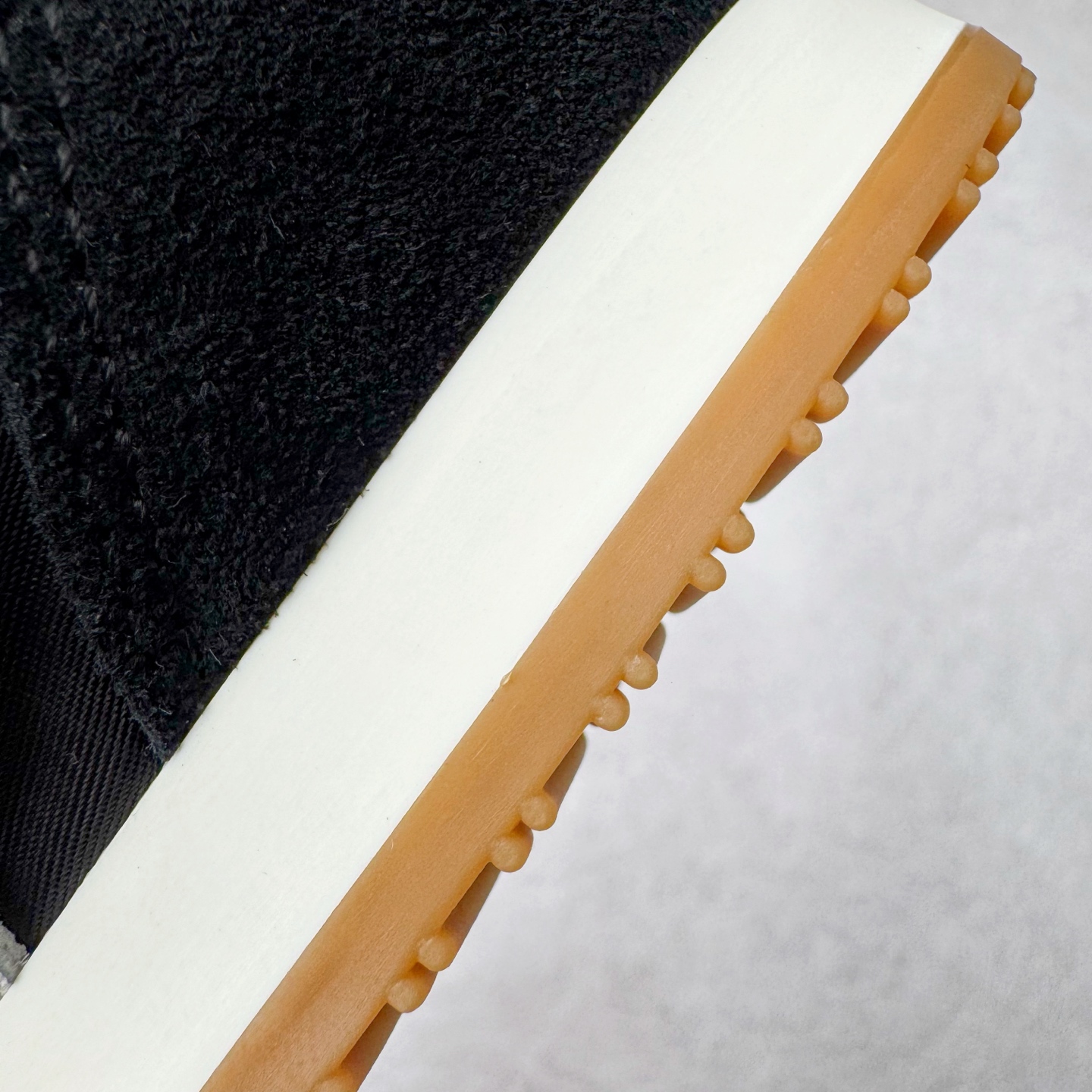 图片[15]-＃GD广顶 LOEWE 2025 | Ballet Runner 2.0 罗意威新款芭蕾舞鞋拼色德训鞋阿甘鞋 全套原纸板楦头开发 后跟3D注塑橡胶LOEWE徽标 原厂数据大底磨具 进口羊皮内里加鞋垫 磁吸翻盖盒 内配帆布防尘袋 配件齐全 官方一致 原装纸板中底 带采用反绒牛皮革拼接头层皮饰片鞋面材质 鞋身原装高密度防刮防水尼龙面料 不对称鞋头造型 作为LOEWE的标志性设计 超柔软轻便且灵活的鞋底 新的波浪纹理橡胶外底 延伸至鞋头 升级的柔软皮革内衬和鞋床 提供最大舒适感 后跟有3D注塑橡胶徽标 真皮和皮料混搭彰显复古风格 拼色拼接鞋面 非常高级隐藏式小内增高 脚后跟设计新颖 柔软舒适 会被评为年度最舒适的暴走鞋 如履平地 内娱明星杨幂等众多同款上脚 小红书 一系列素材图 极具爆款 尺码：35 36 37 38 39 40 41 42 43 44 45-选品中心