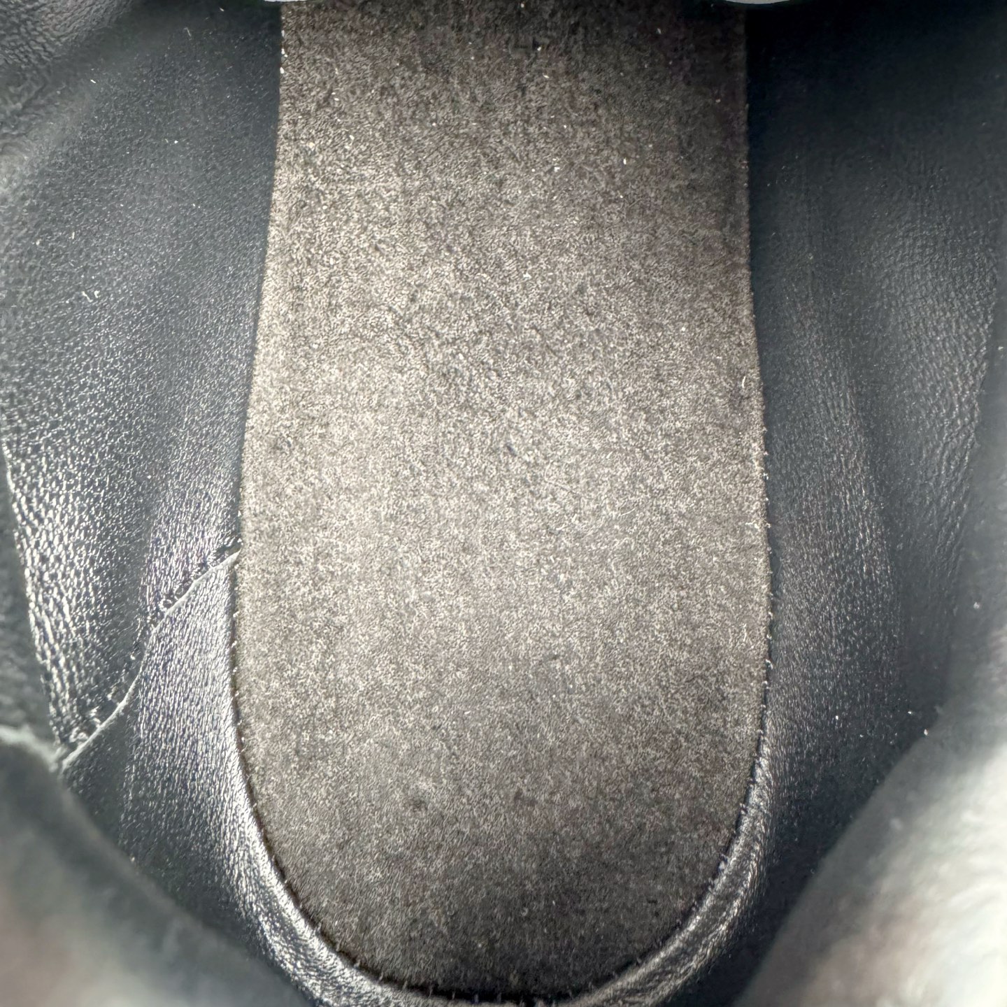 图片[19]-＃GD广顶 LOEWE 2025 | Ballet Runner 2.0 罗意威新款芭蕾舞鞋拼色德训鞋阿甘鞋 全套原纸板楦头开发 后跟3D注塑橡胶LOEWE徽标 原厂数据大底磨具 进口羊皮内里加鞋垫 磁吸翻盖盒 内配帆布防尘袋 配件齐全 官方一致 原装纸板中底 带采用反绒牛皮革拼接头层皮饰片鞋面材质 鞋身原装高密度防刮防水尼龙面料 不对称鞋头造型 作为LOEWE的标志性设计 超柔软轻便且灵活的鞋底 新的波浪纹理橡胶外底 延伸至鞋头 升级的柔软皮革内衬和鞋床 提供最大舒适感 后跟有3D注塑橡胶徽标 真皮和皮料混搭彰显复古风格 拼色拼接鞋面 非常高级隐藏式小内增高 脚后跟设计新颖 柔软舒适 会被评为年度最舒适的暴走鞋 如履平地 内娱明星杨幂等众多同款上脚 小红书 一系列素材图 极具爆款 尺码：35 36 37 38 39 40 41 42 43 44 45-选品中心