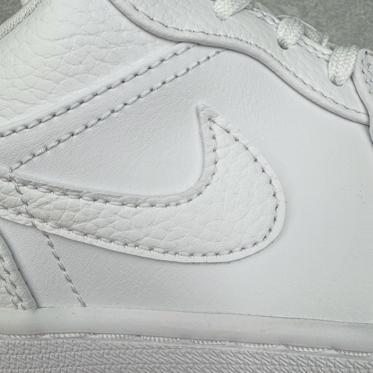 图片[15]-＃DT纯原 Air Jordan AJ1 Low 低帮 纯白 553558-130 终端优势供应 市面中低帮最具代表性版本没有之一 口碑大厂出品 品控大底版型不断改良更新 全套原纸板楦头开发 确保原汁原味 完美呈现版型 完美零毛边处理 原厂内置全掌气垫 价格定位良心 平台专用代工流水线出品 一眼公司既视感 拿到手的一瞬间就与众不同 碾压市面所有版本 全部原鞋开发 每一个配色都会采购原鞋确认细节 打破市面看图做货无好货之说 尺码：35.5 36 36.5 37.5 38 38.5 39 40 40.5 41 42 42.5 43 44 44.5 45 46-选品中心