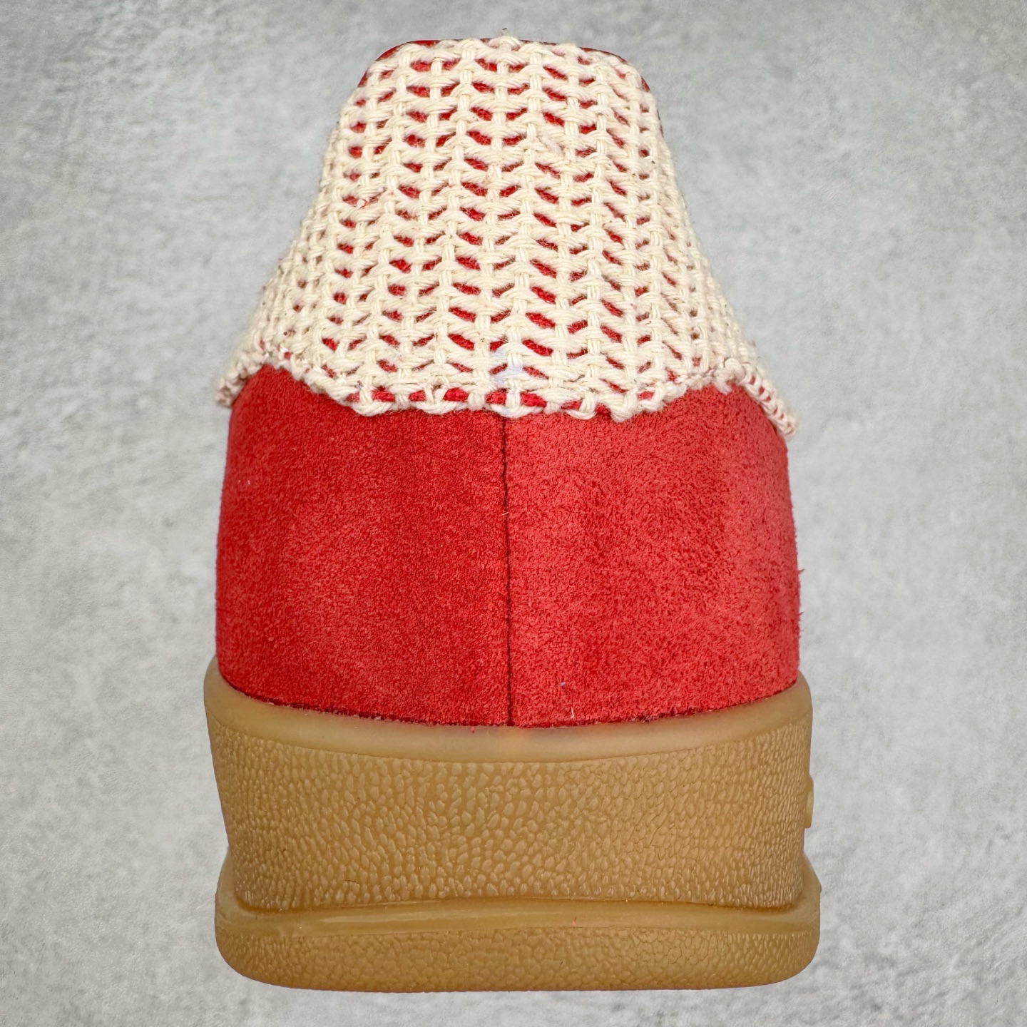 图片[8]-＃HP纯原 AD Original Gazelle Trainers 瞪羚室内鞋系列低帮复古百搭休闲运动德训风板鞋 JI2756 高端零售特供批次 原厂定制长毛翻毛皮组合环保纤维革鞋面材质 内置环保海玻璃鞋垫 外置RB橡胶大底 产品品控稳定性领先行业 原厂全套原楦原纸板冲刀磨具开发 原厂皮料加持 原厂港宝加持定型后跟R度完美 将复古进行到底 简约流畅 三十年不变经典 这款Gazelle运动鞋 无论面料、配色、质感或设计 都只在重现其1991年原款的经典 皮革鞋面 撞色三条纹和鞋跟标的设计 力求呈现90年代的经典复古风潮 Samba火热的同时 也带动了其它的复古鞋型 Gazelle便是其中一只 Gazelle Indoor拥有包边更宽的T字型鞋头 更好的保护运动员的前掌 浓浓的复古氛围感 非常适合现在流行的Cleanfit风格 尺码：35.5 36 36⅔ 37⅓ 38 38⅔ 39⅓ 40 40⅔ 41⅓ 42 42⅔ 43⅓ 44 44⅔ 45-选品中心