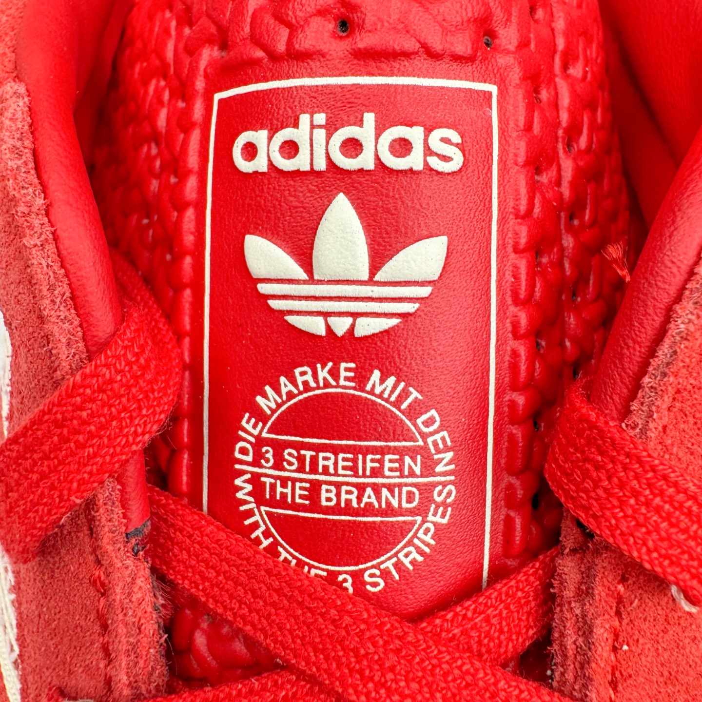 图片[14]-＃HP纯原 AD Original Gazelle Trainers 瞪羚室内鞋系列低帮复古百搭休闲运动德训风板鞋 JI2756 高端零售特供批次 原厂定制长毛翻毛皮组合环保纤维革鞋面材质 内置环保海玻璃鞋垫 外置RB橡胶大底 产品品控稳定性领先行业 原厂全套原楦原纸板冲刀磨具开发 原厂皮料加持 原厂港宝加持定型后跟R度完美 将复古进行到底 简约流畅 三十年不变经典 这款Gazelle运动鞋 无论面料、配色、质感或设计 都只在重现其1991年原款的经典 皮革鞋面 撞色三条纹和鞋跟标的设计 力求呈现90年代的经典复古风潮 Samba火热的同时 也带动了其它的复古鞋型 Gazelle便是其中一只 Gazelle Indoor拥有包边更宽的T字型鞋头 更好的保护运动员的前掌 浓浓的复古氛围感 非常适合现在流行的Cleanfit风格 尺码：35.5 36 36⅔ 37⅓ 38 38⅔ 39⅓ 40 40⅔ 41⅓ 42 42⅔ 43⅓ 44 44⅔ 45-选品中心