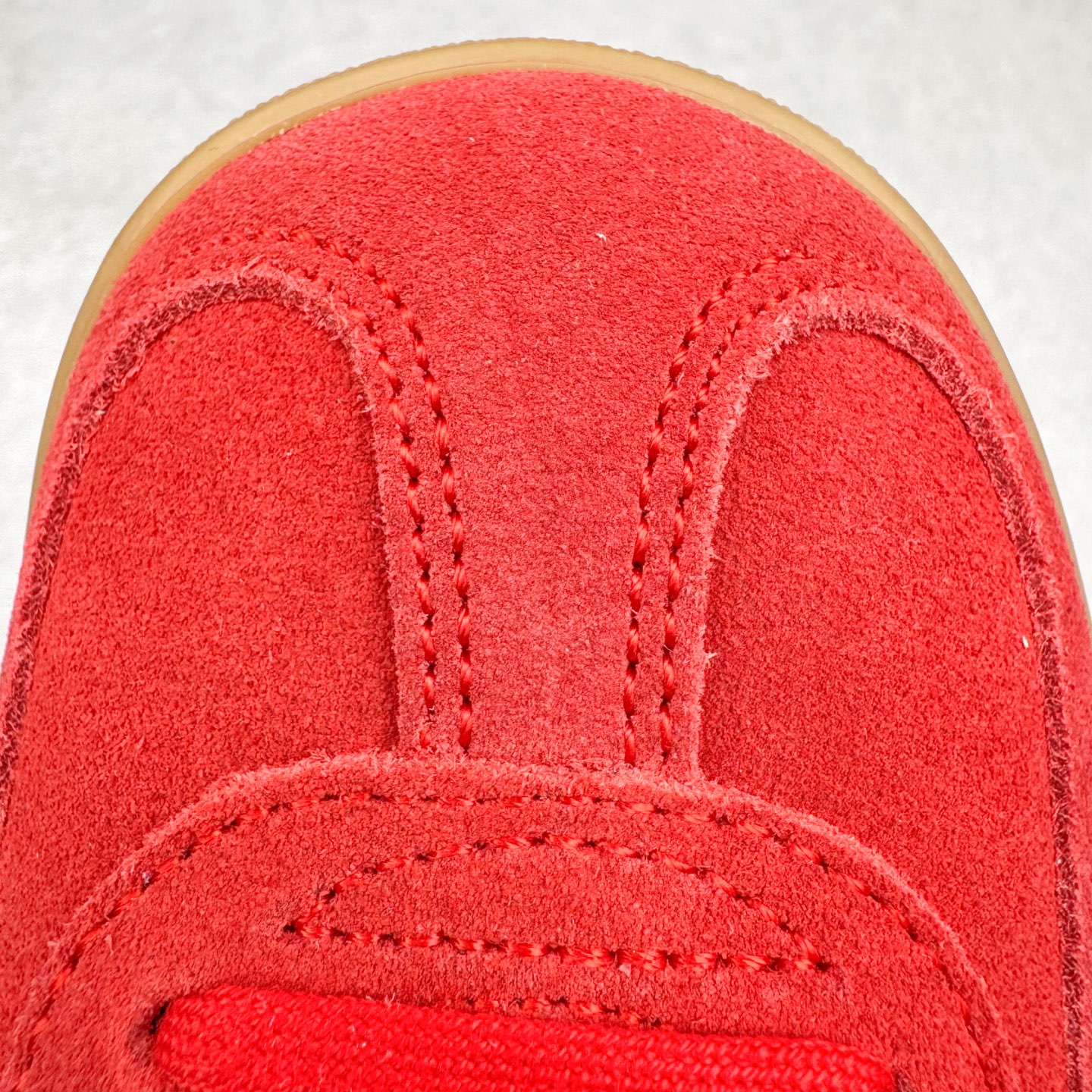 图片[15]-＃HP纯原 AD Original Gazelle Trainers 瞪羚室内鞋系列低帮复古百搭休闲运动德训风板鞋 JI2756 高端零售特供批次 原厂定制长毛翻毛皮组合环保纤维革鞋面材质 内置环保海玻璃鞋垫 外置RB橡胶大底 产品品控稳定性领先行业 原厂全套原楦原纸板冲刀磨具开发 原厂皮料加持 原厂港宝加持定型后跟R度完美 将复古进行到底 简约流畅 三十年不变经典 这款Gazelle运动鞋 无论面料、配色、质感或设计 都只在重现其1991年原款的经典 皮革鞋面 撞色三条纹和鞋跟标的设计 力求呈现90年代的经典复古风潮 Samba火热的同时 也带动了其它的复古鞋型 Gazelle便是其中一只 Gazelle Indoor拥有包边更宽的T字型鞋头 更好的保护运动员的前掌 浓浓的复古氛围感 非常适合现在流行的Cleanfit风格 尺码：35.5 36 36⅔ 37⅓ 38 38⅔ 39⅓ 40 40⅔ 41⅓ 42 42⅔ 43⅓ 44 44⅔ 45-选品中心