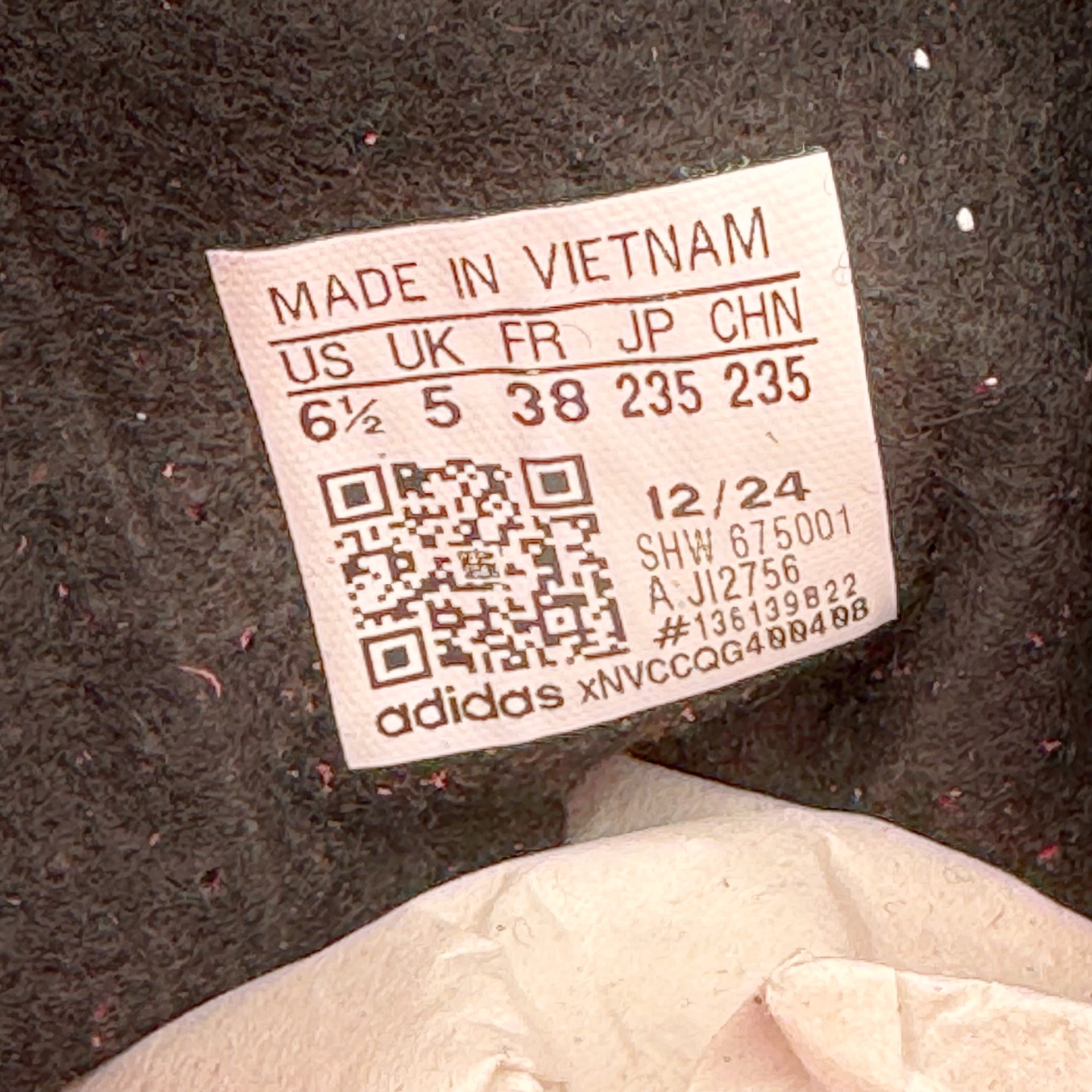 图片[11]-＃HP纯原 AD Original Gazelle Trainers 瞪羚室内鞋系列低帮复古百搭休闲运动德训风板鞋 JI2756 高端零售特供批次 原厂定制长毛翻毛皮组合环保纤维革鞋面材质 内置环保海玻璃鞋垫 外置RB橡胶大底 产品品控稳定性领先行业 原厂全套原楦原纸板冲刀磨具开发 原厂皮料加持 原厂港宝加持定型后跟R度完美 将复古进行到底 简约流畅 三十年不变经典 这款Gazelle运动鞋 无论面料、配色、质感或设计 都只在重现其1991年原款的经典 皮革鞋面 撞色三条纹和鞋跟标的设计 力求呈现90年代的经典复古风潮 Samba火热的同时 也带动了其它的复古鞋型 Gazelle便是其中一只 Gazelle Indoor拥有包边更宽的T字型鞋头 更好的保护运动员的前掌 浓浓的复古氛围感 非常适合现在流行的Cleanfit风格 尺码：35.5 36 36⅔ 37⅓ 38 38⅔ 39⅓ 40 40⅔ 41⅓ 42 42⅔ 43⅓ 44 44⅔ 45-选品中心