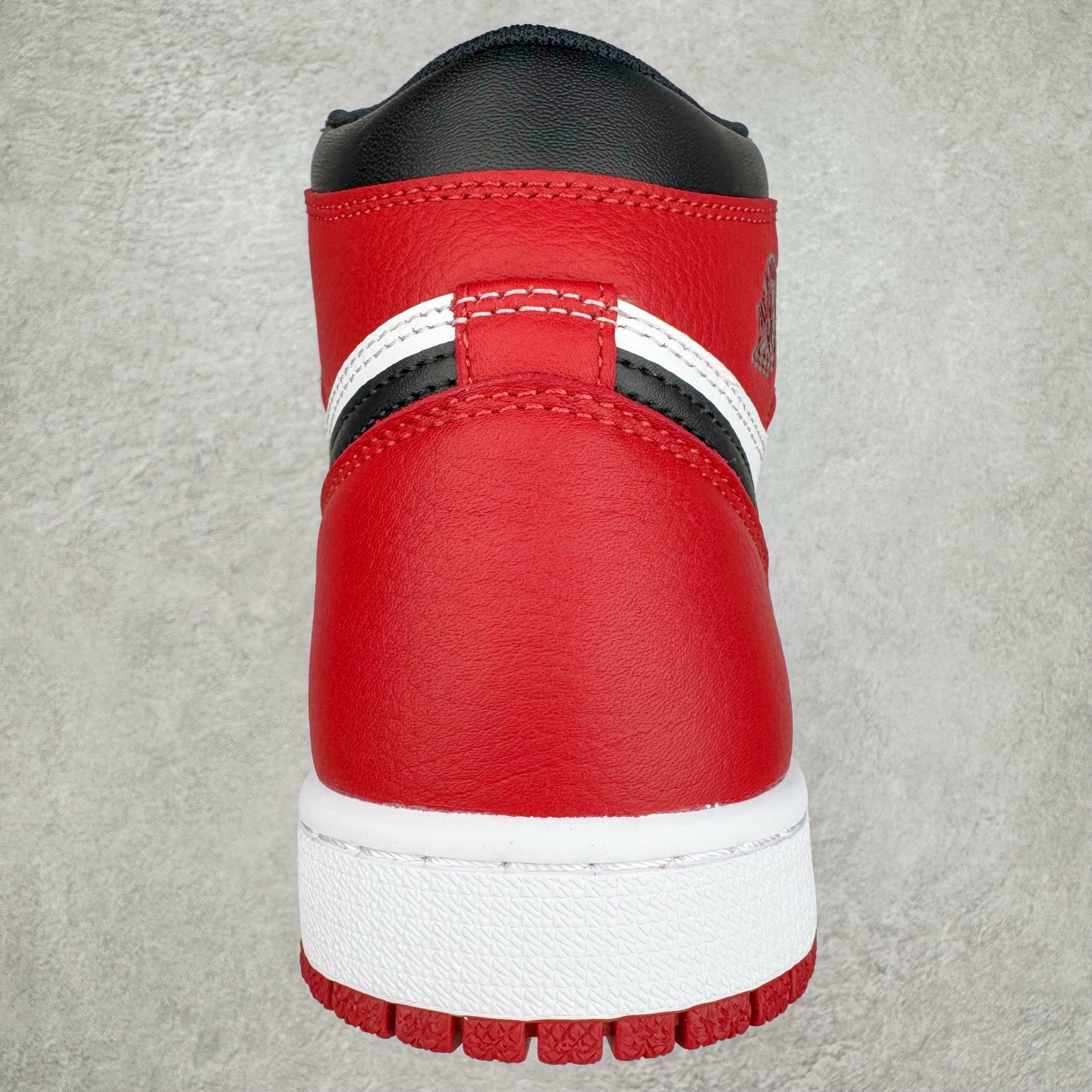 Air Jordan 1 Retro High Black Toe - Classic Style & Premium Comfort 9 i1745215987514 3462 0 6