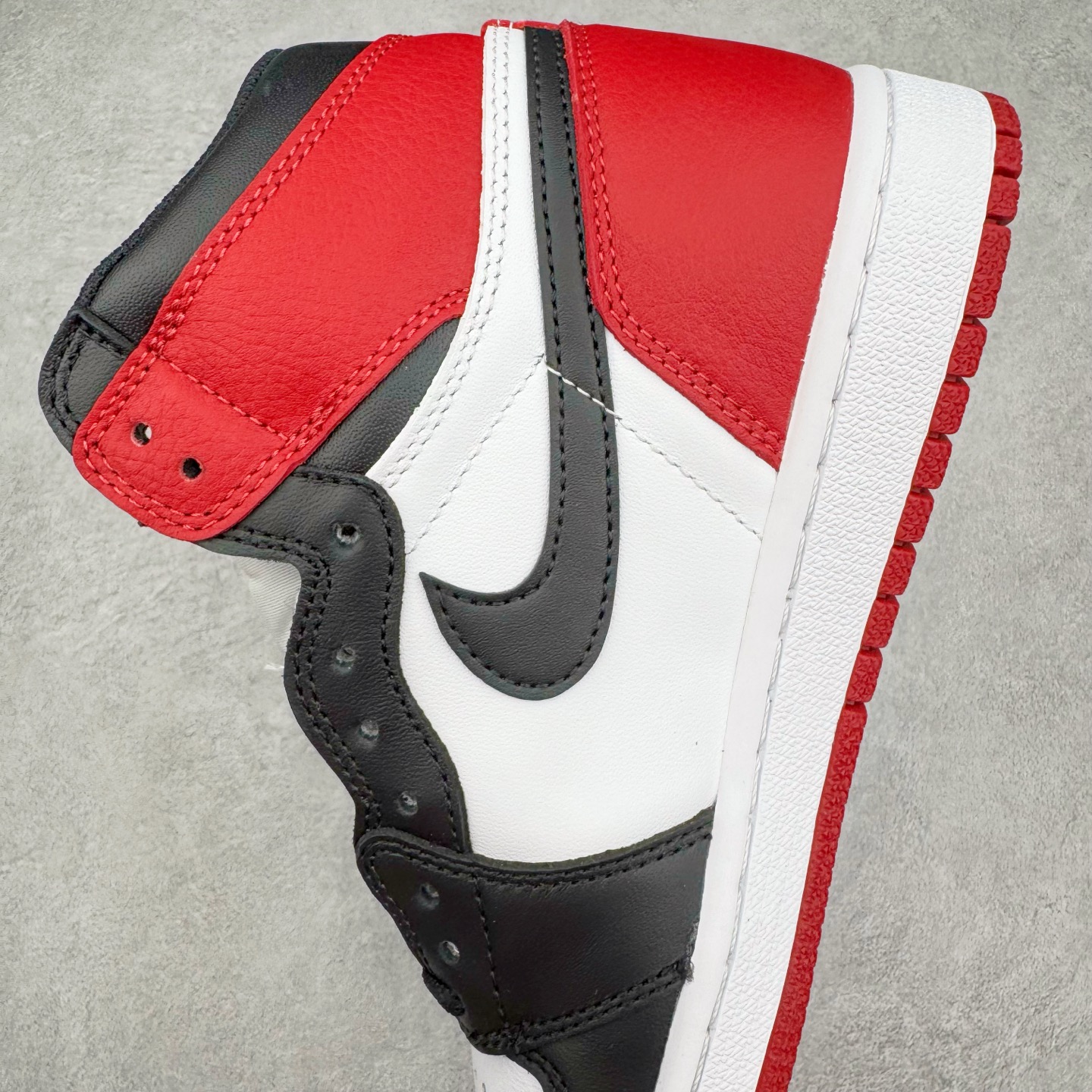 Air Jordan 1 Retro High Black Toe - Classic Style & Premium Comfort 8 i1745215989271 7694 0 5