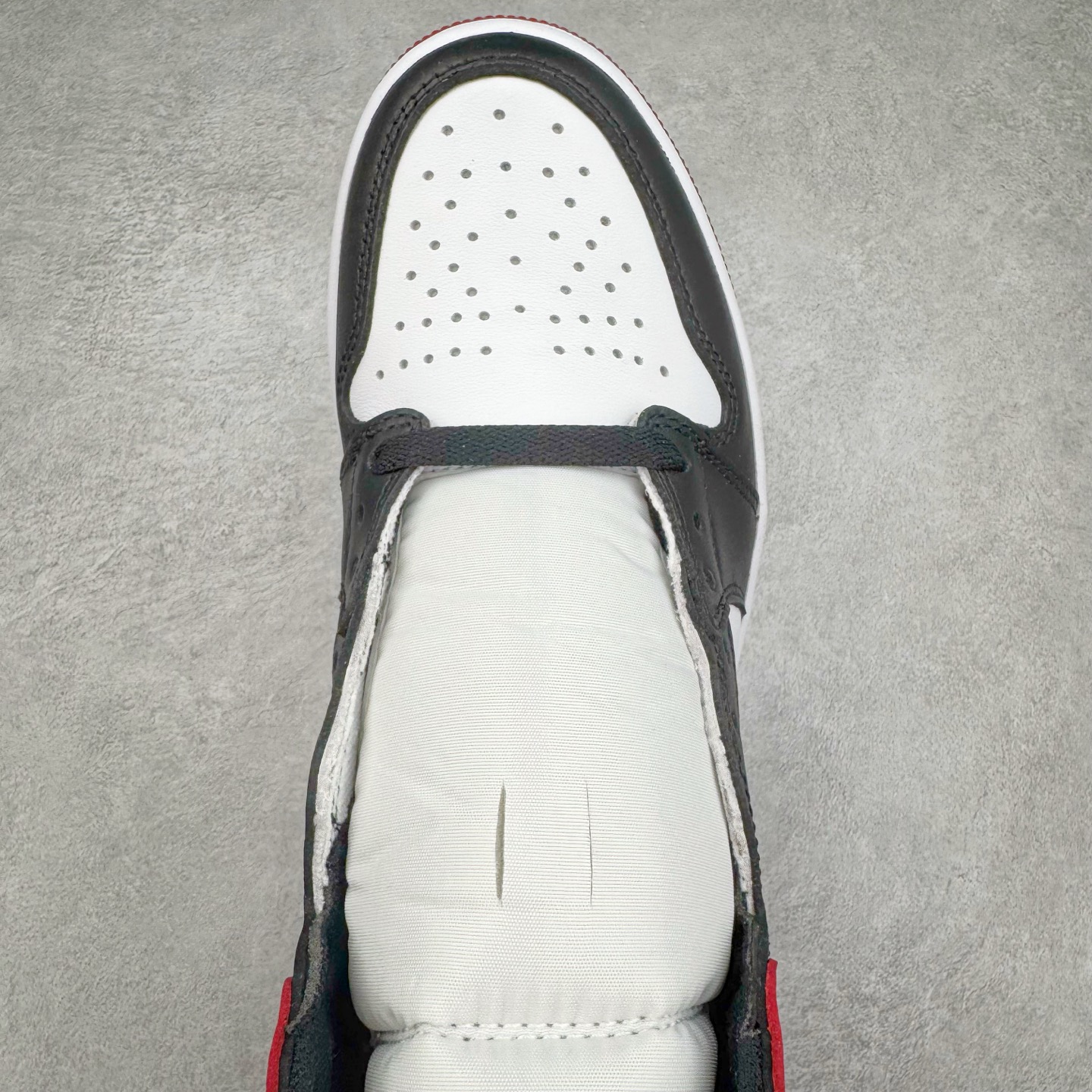 Air Jordan 1 Retro High Black Toe - Classic Style & Premium Comfort 5 i1745215991368 9953 0 2