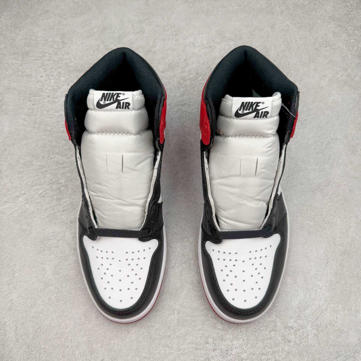 Air Jordan 1 Retro High Black Toe - Classic Style & Premium Comfort 3 i1745215991447 876 0 0