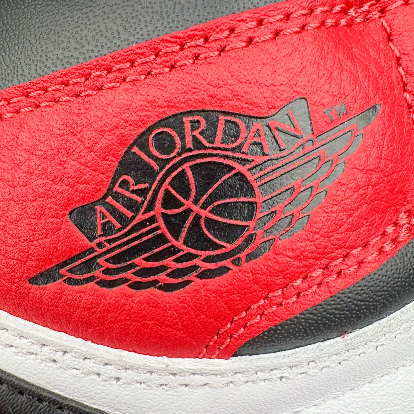 Air Jordan 1 Retro High Black Toe - Classic Style & Premium Comfort 13 i1745215992346 306 0 10
