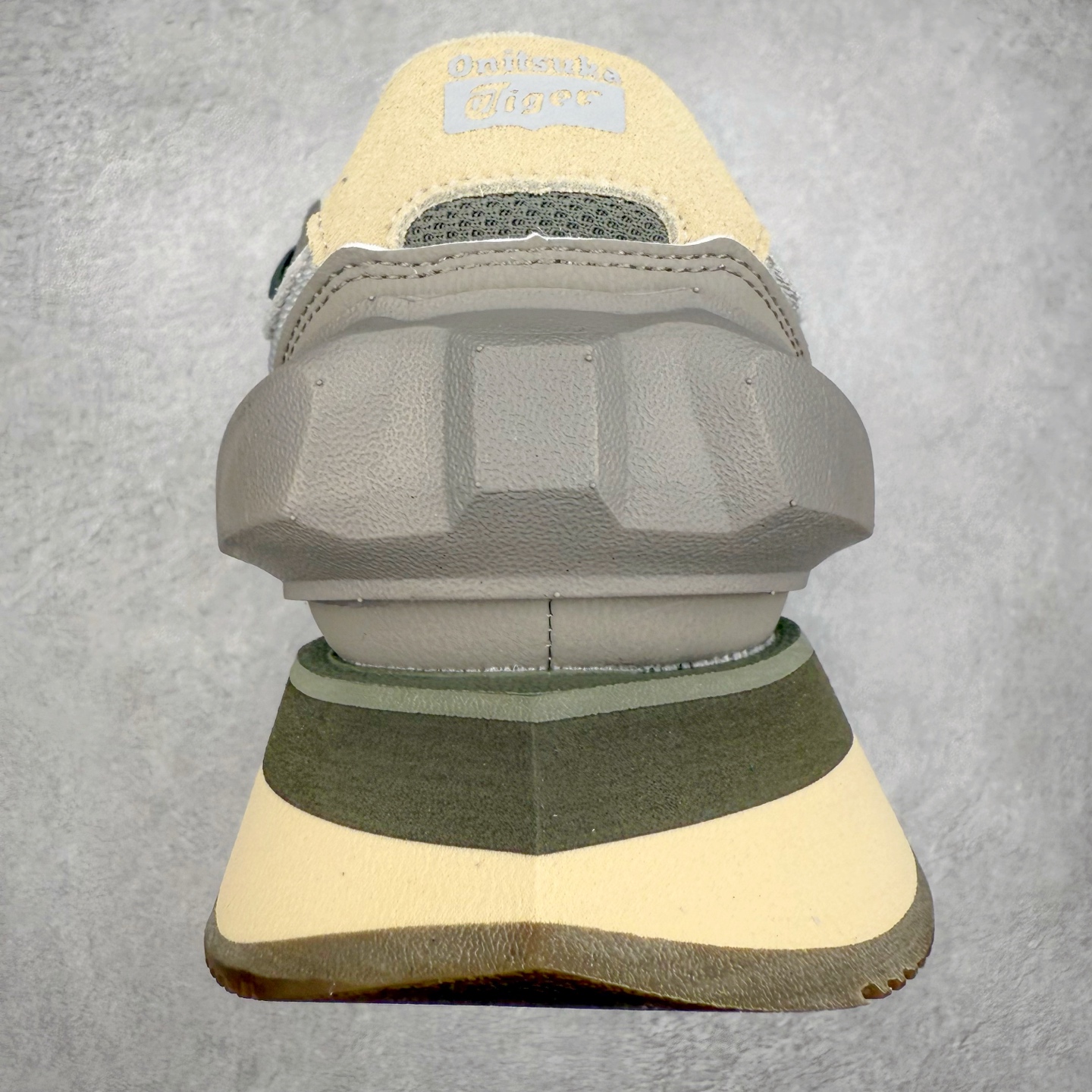 图片[8]-鬼塚虎/Onitsuka Tiger MOAGE CO Low 摩纳哥CO系列低帮厚底复古经典百搭休闲慢跑鞋 #升级原楦原纸版开发版型 #采用翻毛皮组合网织织物鞋面材质 #内嵌OrthoLite(欧索莱)透气吸汗鞋垫贴 #外置环保双层切片组合轻质防滑橡胶外底❗️ 尺码：36 37 37.5 38 39 39.5 40 40.5 41.5 42 42.5 43.5 44 45-选品中心