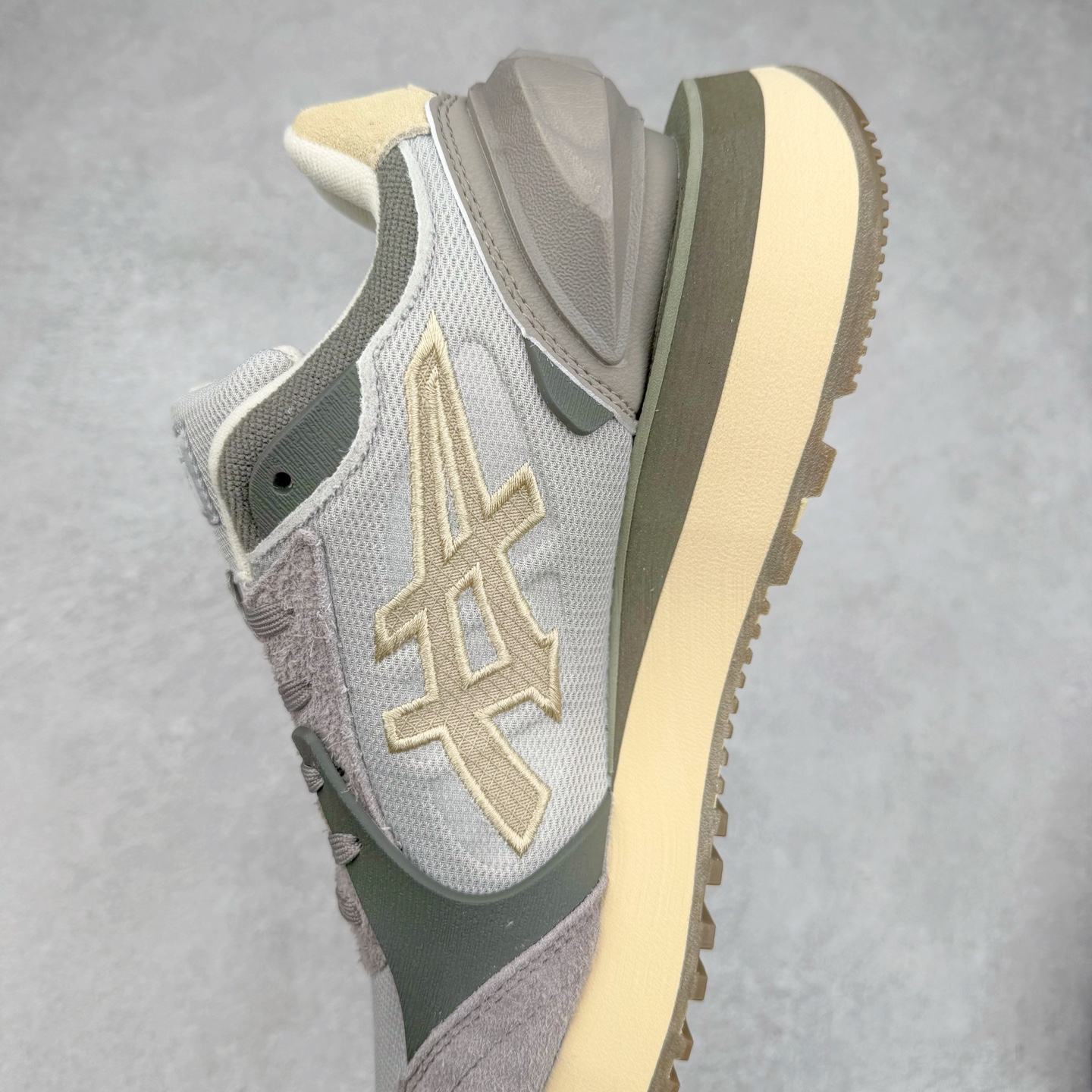 图片[7]-鬼塚虎/Onitsuka Tiger MOAGE CO Low 摩纳哥CO系列低帮厚底复古经典百搭休闲慢跑鞋 #升级原楦原纸版开发版型 #采用翻毛皮组合网织织物鞋面材质 #内嵌OrthoLite(欧索莱)透气吸汗鞋垫贴 #外置环保双层切片组合轻质防滑橡胶外底❗️ 尺码：36 37 37.5 38 39 39.5 40 40.5 41.5 42 42.5 43.5 44 45-选品中心