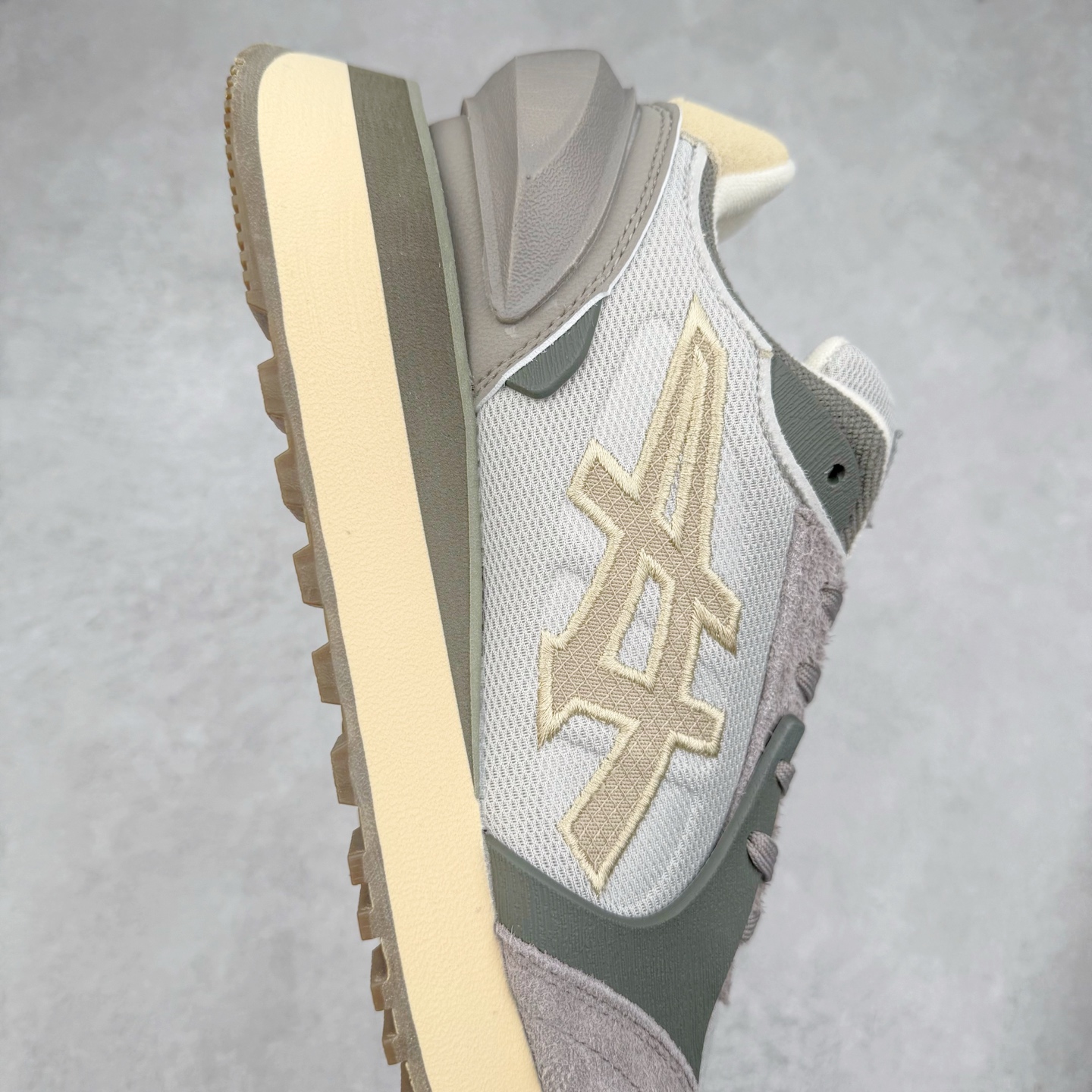 图片[6]-鬼塚虎/Onitsuka Tiger MOAGE CO Low 摩纳哥CO系列低帮厚底复古经典百搭休闲慢跑鞋 #升级原楦原纸版开发版型 #采用翻毛皮组合网织织物鞋面材质 #内嵌OrthoLite(欧索莱)透气吸汗鞋垫贴 #外置环保双层切片组合轻质防滑橡胶外底❗️ 尺码：36 37 37.5 38 39 39.5 40 40.5 41.5 42 42.5 43.5 44 45-选品中心