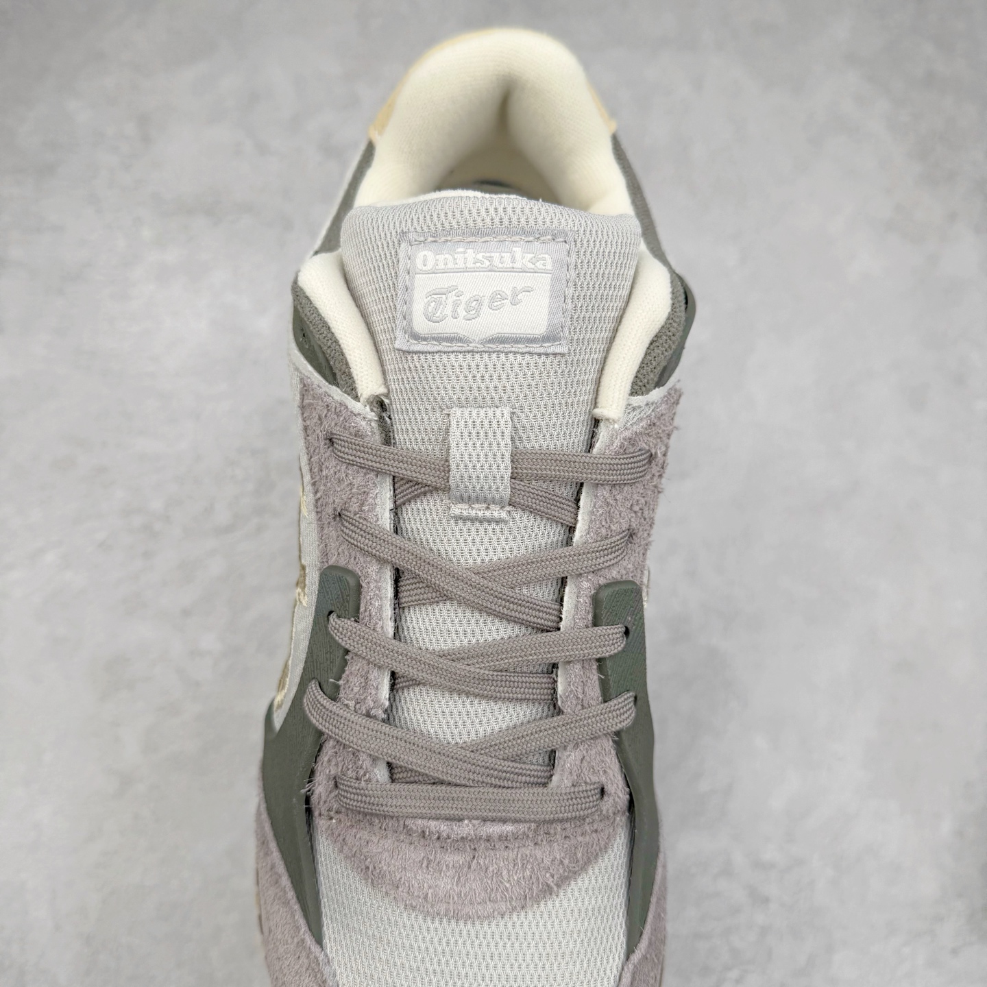 图片[5]-鬼塚虎/Onitsuka Tiger MOAGE CO Low 摩纳哥CO系列低帮厚底复古经典百搭休闲慢跑鞋 #升级原楦原纸版开发版型 #采用翻毛皮组合网织织物鞋面材质 #内嵌OrthoLite(欧索莱)透气吸汗鞋垫贴 #外置环保双层切片组合轻质防滑橡胶外底❗️ 尺码：36 37 37.5 38 39 39.5 40 40.5 41.5 42 42.5 43.5 44 45-选品中心