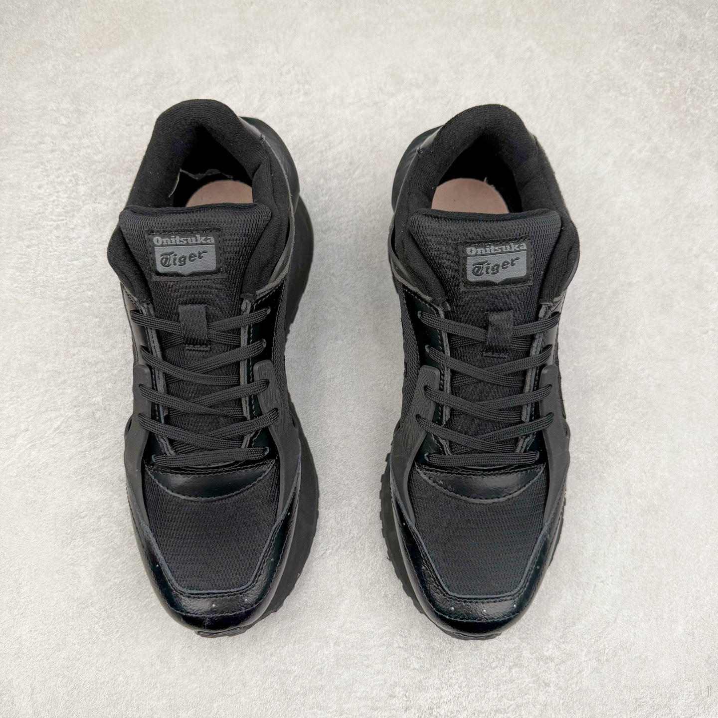 图片[2]-鬼塚虎/Onitsuka Tiger MOAGE CO Low 摩纳哥CO系列低帮厚底复古经典百搭休闲慢跑鞋 #升级原楦原纸版开发版型 #采用翻毛皮组合网织织物鞋面材质 #内嵌OrthoLite(欧索莱)透气吸汗鞋垫贴 #外置环保双层切片组合轻质防滑橡胶外底❗️ 尺码：36 37 37.5 38 39 39.5 40 40.5 41.5 42 42.5 43.5 44 45-选品中心