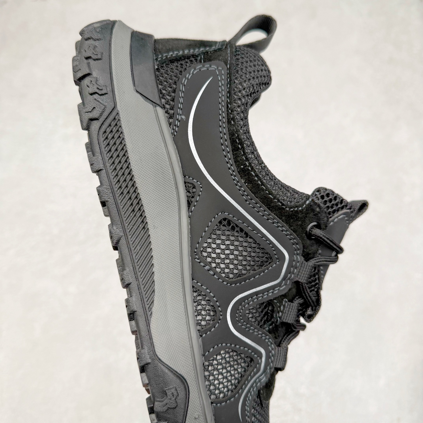 图片[6]-ECCO爱步男鞋夏季网眼鞋透气运动鞋网面休闲鞋 热酷户外系列 多种材质拼接鞋面，加强鞋内外空气双向对流，疏散闷热 保持脚感舒爽 提供亲肤透气贴合的穿着体验 简易系带设计，可自由调节鞋带松紧，方便快捷 鞋头防踢脚设计 保护脚趾防止磕碰 中底与鞋底直接拼接一体成型，合脚舒适 橡胶鞋底 轻盈柔韧，舒适耐穿 所向无界 步步生机 尺码：38 39 40 41 42 43 44 45（皮鞋码）-选品中心