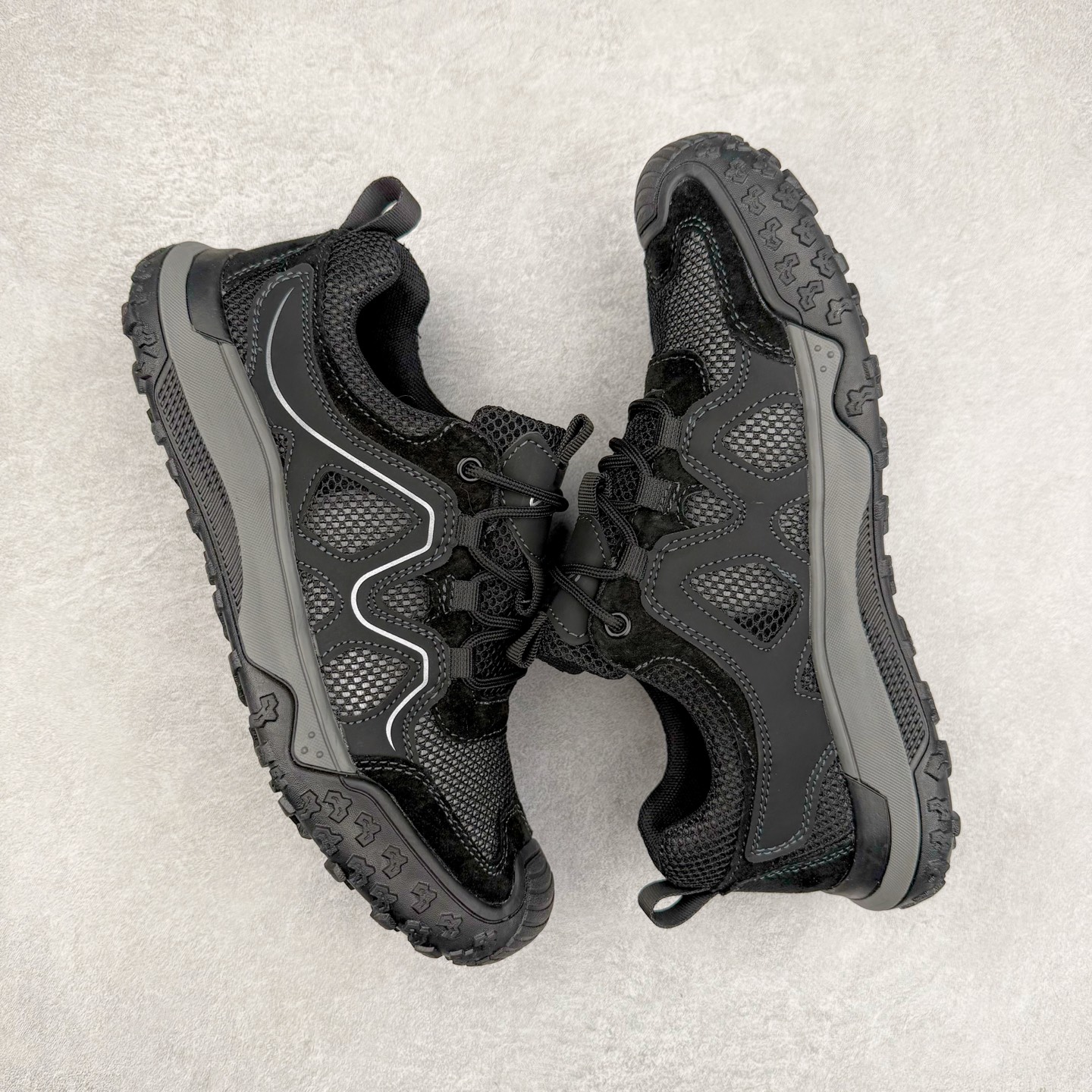 图片[3]-ECCO爱步男鞋夏季网眼鞋透气运动鞋网面休闲鞋 热酷户外系列 多种材质拼接鞋面，加强鞋内外空气双向对流，疏散闷热 保持脚感舒爽 提供亲肤透气贴合的穿着体验 简易系带设计，可自由调节鞋带松紧，方便快捷 鞋头防踢脚设计 保护脚趾防止磕碰 中底与鞋底直接拼接一体成型，合脚舒适 橡胶鞋底 轻盈柔韧，舒适耐穿 所向无界 步步生机 尺码：38 39 40 41 42 43 44 45（皮鞋码）-选品中心