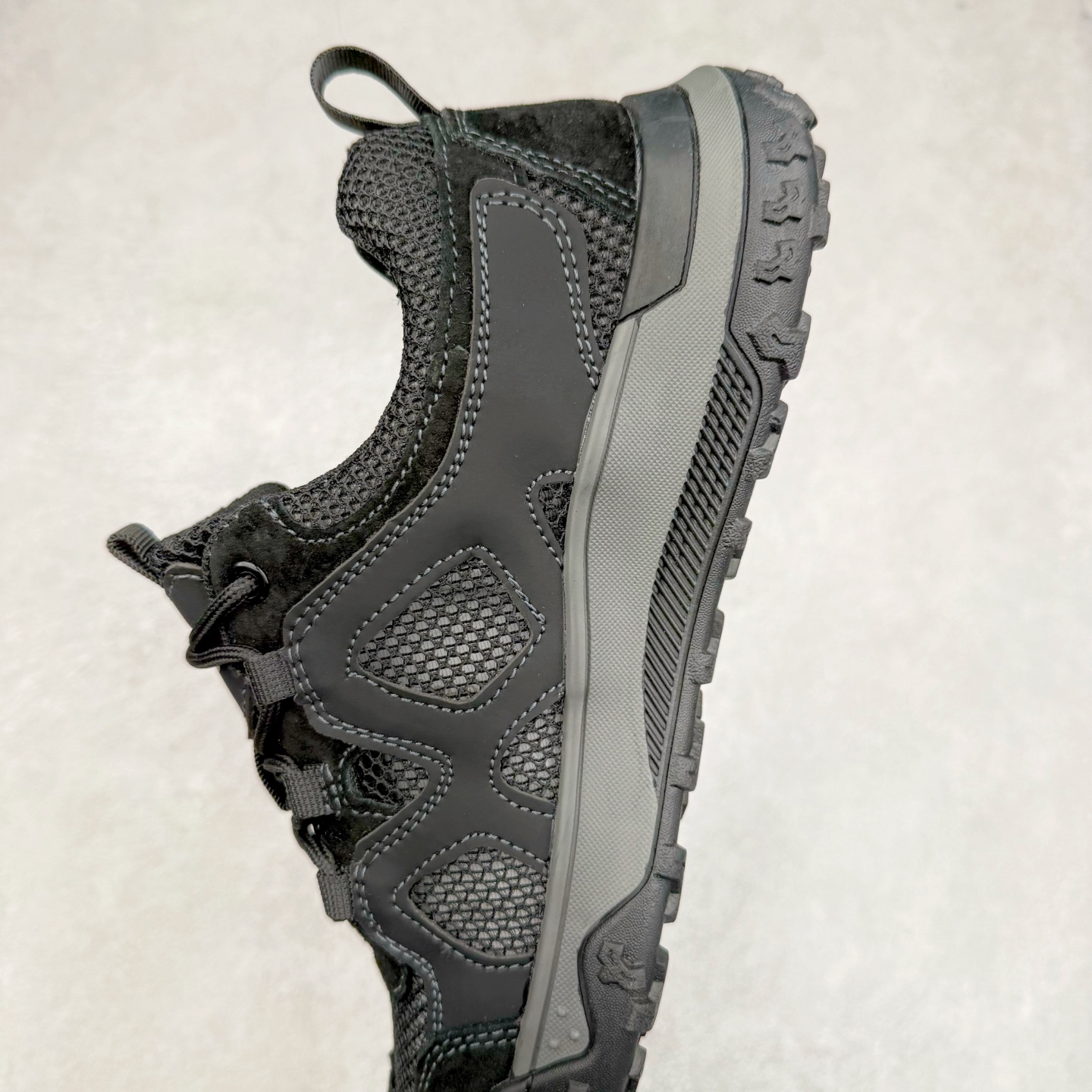 图片[7]-ECCO爱步男鞋夏季网眼鞋透气运动鞋网面休闲鞋 热酷户外系列 多种材质拼接鞋面，加强鞋内外空气双向对流，疏散闷热 保持脚感舒爽 提供亲肤透气贴合的穿着体验 简易系带设计，可自由调节鞋带松紧，方便快捷 鞋头防踢脚设计 保护脚趾防止磕碰 中底与鞋底直接拼接一体成型，合脚舒适 橡胶鞋底 轻盈柔韧，舒适耐穿 所向无界 步步生机 尺码：38 39 40 41 42 43 44 45（皮鞋码）-选品中心