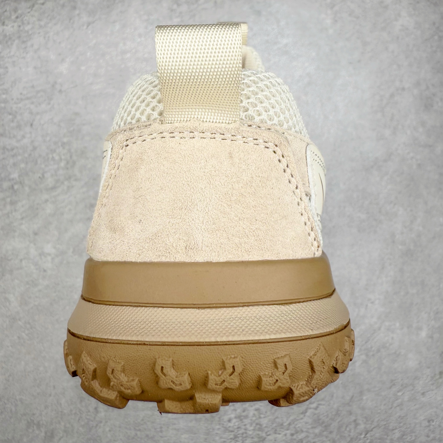 图片[8]-ECCO爱步男鞋夏季网眼鞋透气运动鞋网面休闲鞋 热酷户外系列 多种材质拼接鞋面，加强鞋内外空气双向对流，疏散闷热 保持脚感舒爽 提供亲肤透气贴合的穿着体验 简易系带设计，可自由调节鞋带松紧，方便快捷 鞋头防踢脚设计 保护脚趾防止磕碰 中底与鞋底直接拼接一体成型，合脚舒适 橡胶鞋底 轻盈柔韧，舒适耐穿 所向无界 步步生机 尺码：38 39 40 41 42 43 44 45（皮鞋码）-选品中心