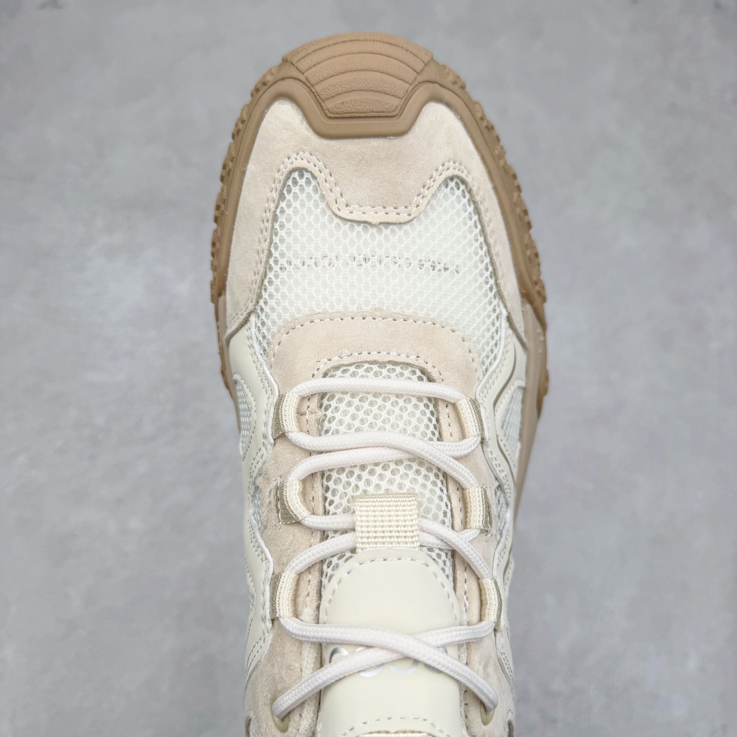 图片[4]-ECCO爱步男鞋夏季网眼鞋透气运动鞋网面休闲鞋 热酷户外系列 多种材质拼接鞋面，加强鞋内外空气双向对流，疏散闷热 保持脚感舒爽 提供亲肤透气贴合的穿着体验 简易系带设计，可自由调节鞋带松紧，方便快捷 鞋头防踢脚设计 保护脚趾防止磕碰 中底与鞋底直接拼接一体成型，合脚舒适 橡胶鞋底 轻盈柔韧，舒适耐穿 所向无界 步步生机 尺码：38 39 40 41 42 43 44 45（皮鞋码）-选品中心