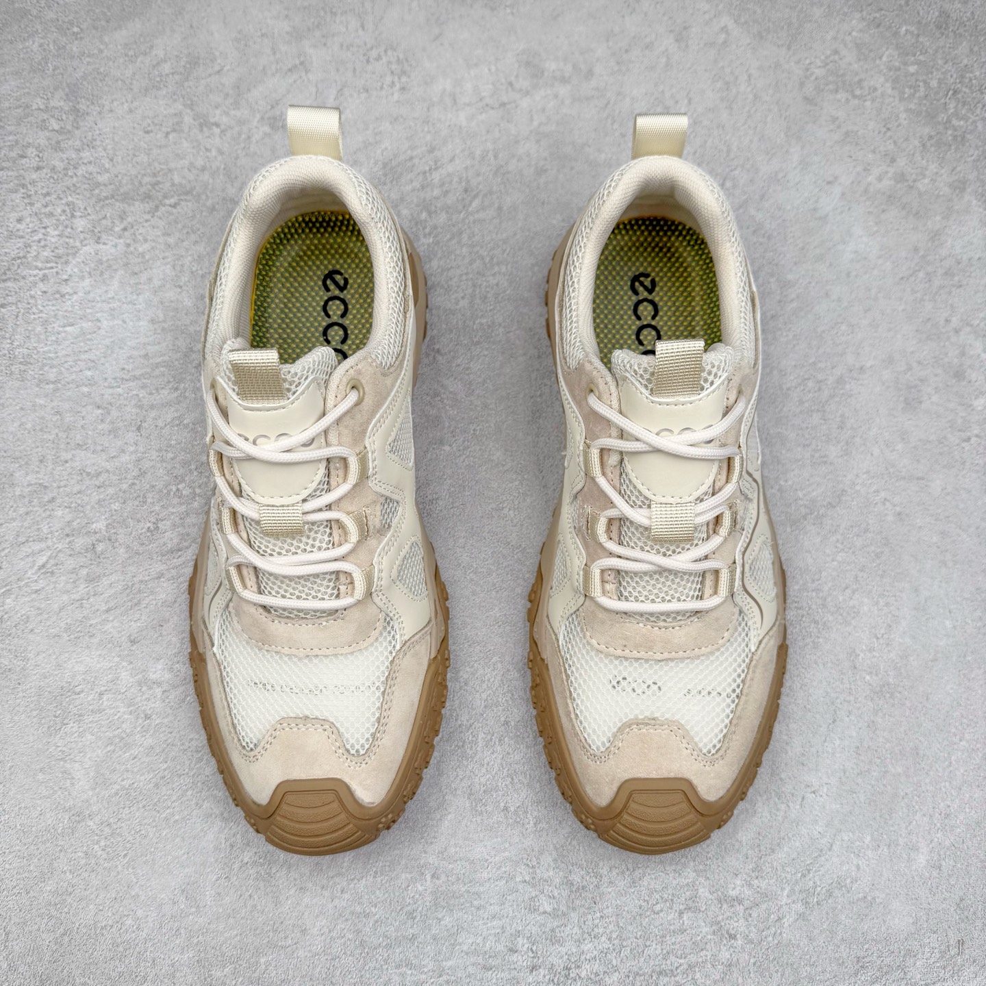 图片[2]-ECCO爱步男鞋夏季网眼鞋透气运动鞋网面休闲鞋 热酷户外系列 多种材质拼接鞋面，加强鞋内外空气双向对流，疏散闷热 保持脚感舒爽 提供亲肤透气贴合的穿着体验 简易系带设计，可自由调节鞋带松紧，方便快捷 鞋头防踢脚设计 保护脚趾防止磕碰 中底与鞋底直接拼接一体成型，合脚舒适 橡胶鞋底 轻盈柔韧，舒适耐穿 所向无界 步步生机 尺码：38 39 40 41 42 43 44 45（皮鞋码）-选品中心