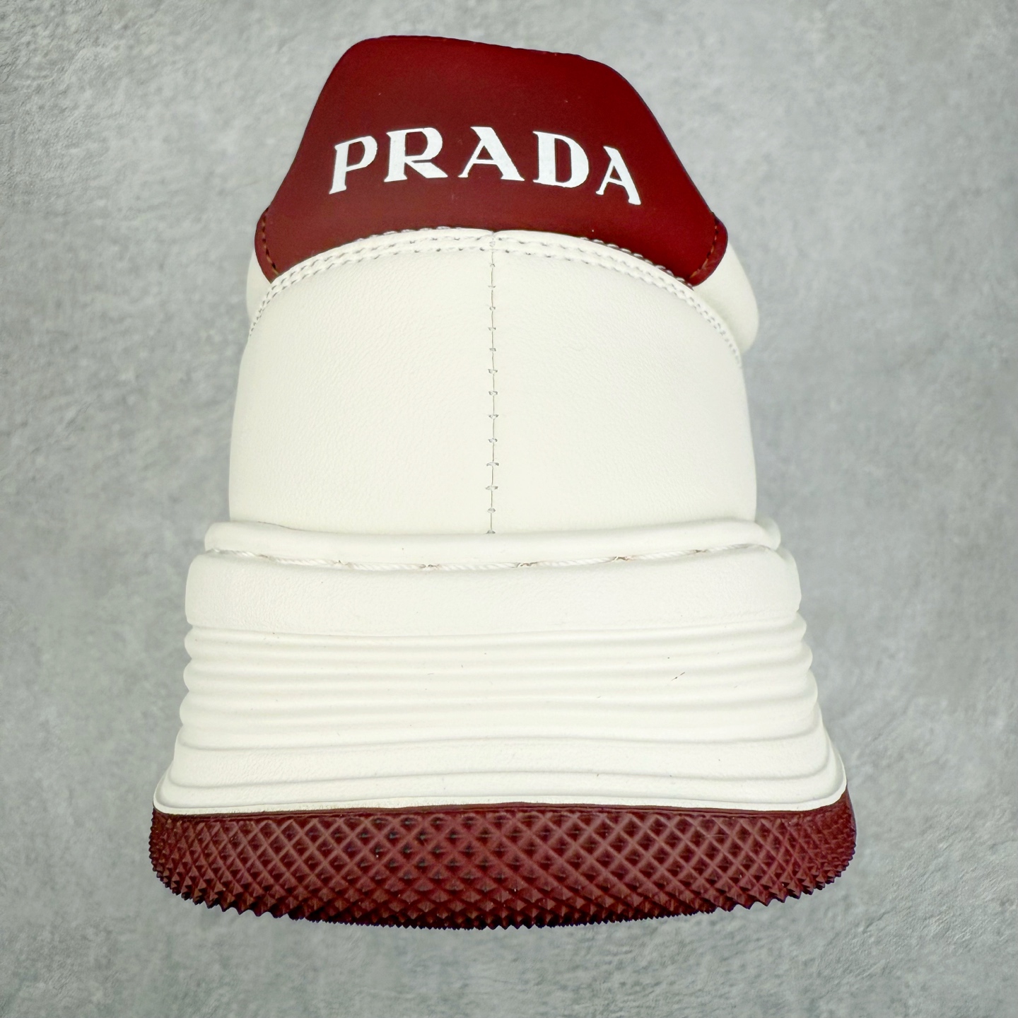 图片[8]-PRADA普拉达 厚底徽标系带运动休闲男鞋系列 #广东大厂品质 专柜同步 大气个性更潮更抢眼更追求档次，它将颠覆旧念，与您共度时尚潮人必备! 面料采用原版进口小牛皮 牛皮内里垫脚 橡胶发泡大底 轻便防滑耐磨 脚感舒适 款式耐看做工精细 配以简洁利落的鞋楦 彰显男人的果敢和硬朗 尺码：39-44（皮鞋码）-选品中心