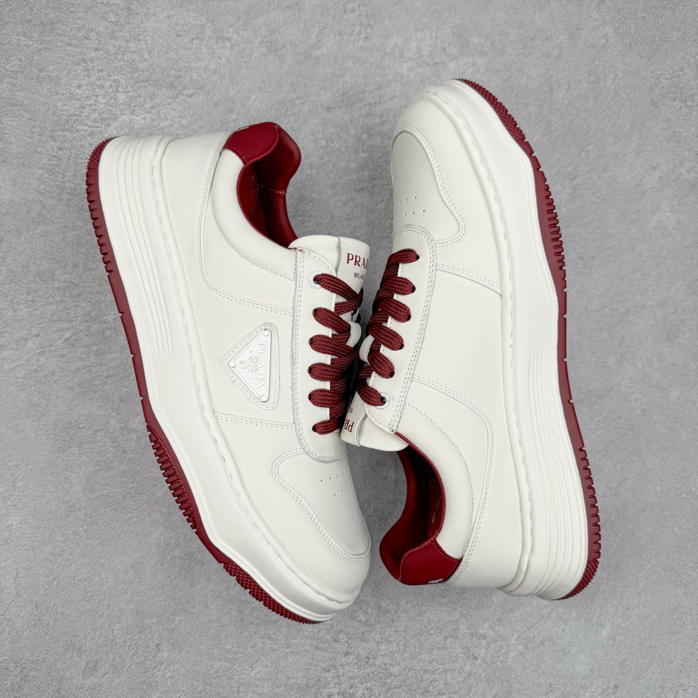 图片[3]-PRADA普拉达 厚底徽标系带运动休闲男鞋系列 #广东大厂品质 专柜同步 大气个性更潮更抢眼更追求档次，它将颠覆旧念，与您共度时尚潮人必备! 面料采用原版进口小牛皮 牛皮内里垫脚 橡胶发泡大底 轻便防滑耐磨 脚感舒适 款式耐看做工精细 配以简洁利落的鞋楦 彰显男人的果敢和硬朗 尺码：39-44（皮鞋码）-选品中心