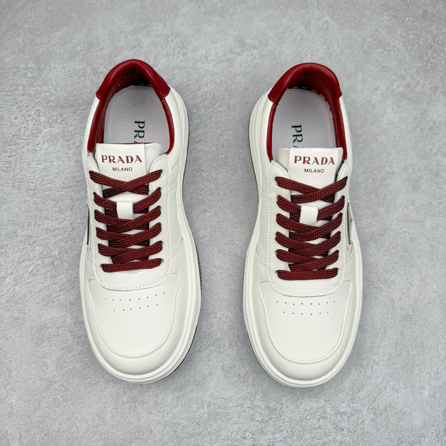 图片[2]-PRADA普拉达 厚底徽标系带运动休闲男鞋系列 #广东大厂品质 专柜同步 大气个性更潮更抢眼更追求档次，它将颠覆旧念，与您共度时尚潮人必备! 面料采用原版进口小牛皮 牛皮内里垫脚 橡胶发泡大底 轻便防滑耐磨 脚感舒适 款式耐看做工精细 配以简洁利落的鞋楦 彰显男人的果敢和硬朗 尺码：39-44（皮鞋码）-选品中心