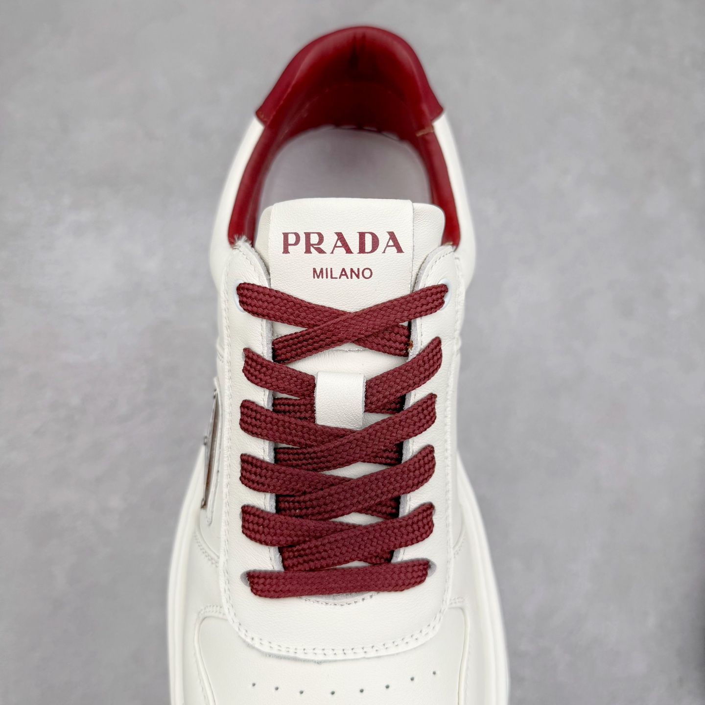 图片[5]-PRADA普拉达 厚底徽标系带运动休闲男鞋系列 #广东大厂品质 专柜同步 大气个性更潮更抢眼更追求档次，它将颠覆旧念，与您共度时尚潮人必备! 面料采用原版进口小牛皮 牛皮内里垫脚 橡胶发泡大底 轻便防滑耐磨 脚感舒适 款式耐看做工精细 配以简洁利落的鞋楦 彰显男人的果敢和硬朗 尺码：39-44（皮鞋码）-选品中心