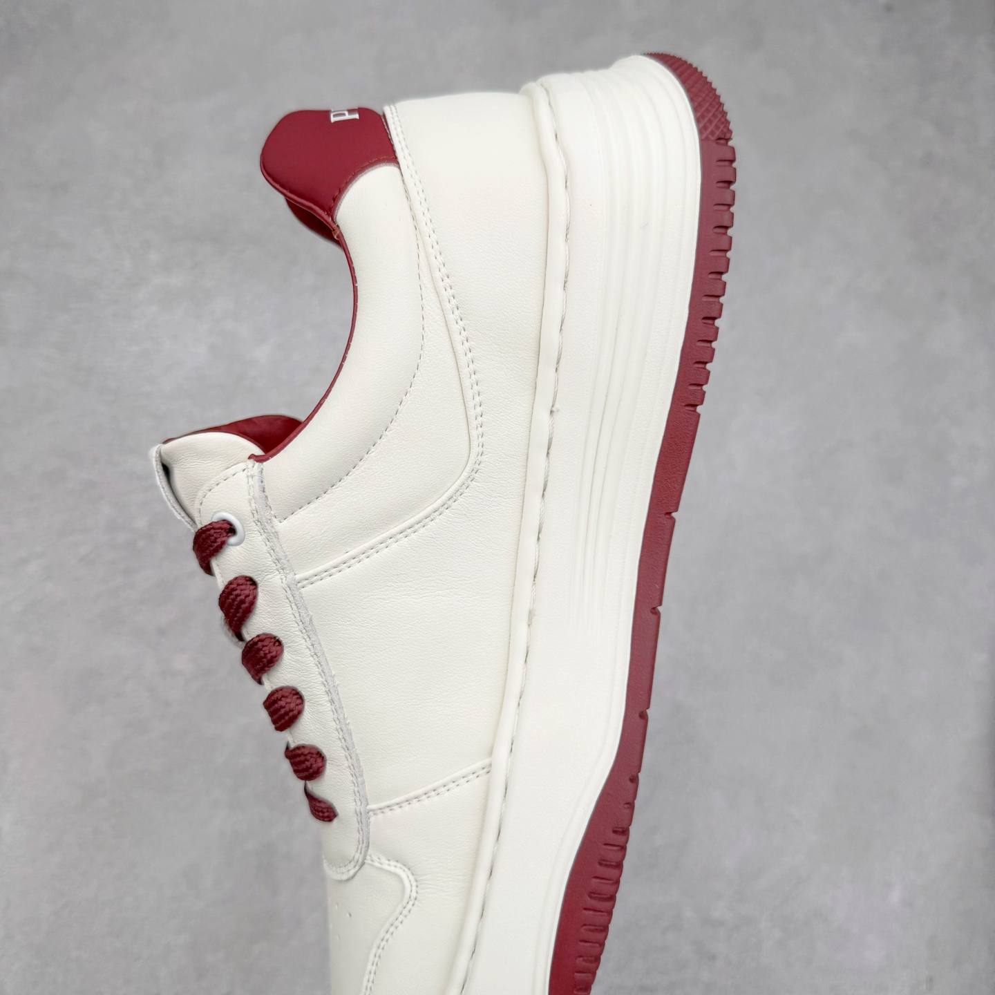 图片[7]-PRADA普拉达 厚底徽标系带运动休闲男鞋系列 #广东大厂品质 专柜同步 大气个性更潮更抢眼更追求档次，它将颠覆旧念，与您共度时尚潮人必备! 面料采用原版进口小牛皮 牛皮内里垫脚 橡胶发泡大底 轻便防滑耐磨 脚感舒适 款式耐看做工精细 配以简洁利落的鞋楦 彰显男人的果敢和硬朗 尺码：39-44（皮鞋码）-选品中心