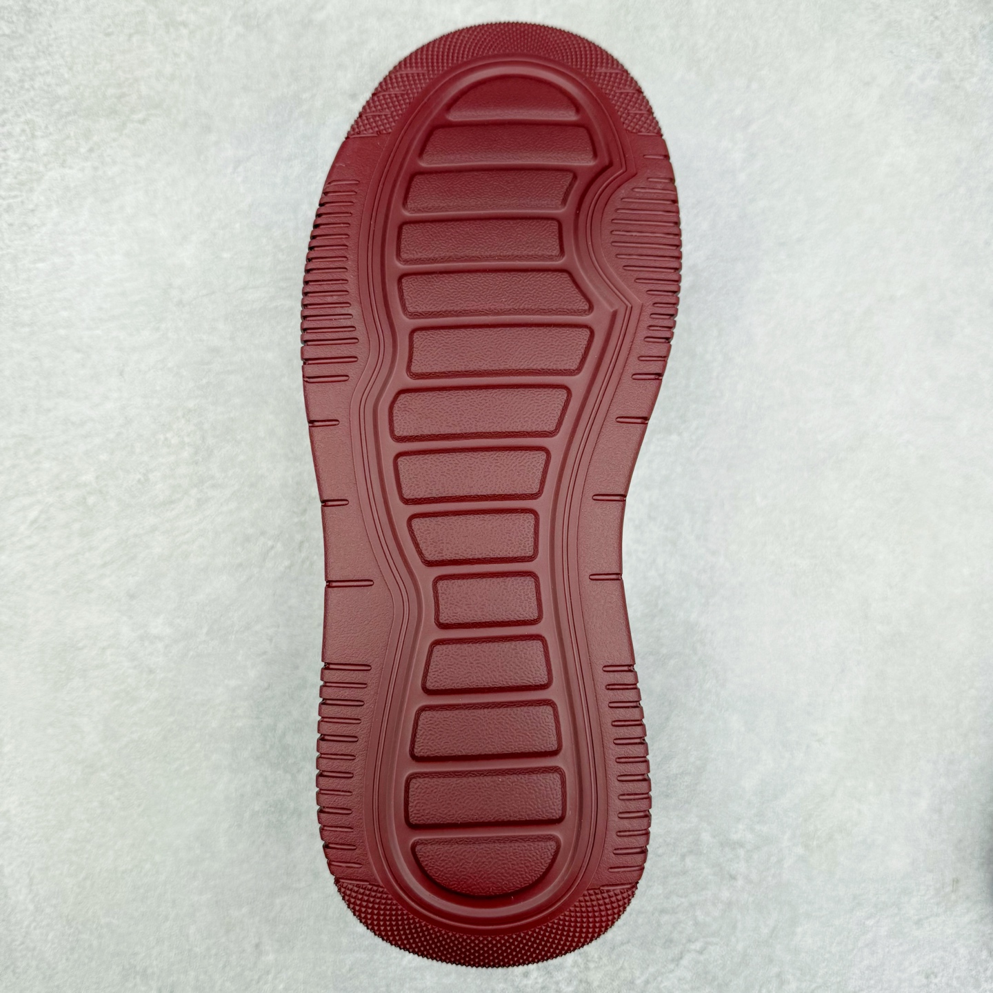 图片[9]-PRADA普拉达 厚底徽标系带运动休闲男鞋系列 #广东大厂品质 专柜同步 大气个性更潮更抢眼更追求档次，它将颠覆旧念，与您共度时尚潮人必备! 面料采用原版进口小牛皮 牛皮内里垫脚 橡胶发泡大底 轻便防滑耐磨 脚感舒适 款式耐看做工精细 配以简洁利落的鞋楦 彰显男人的果敢和硬朗 尺码：39-44（皮鞋码）-选品中心