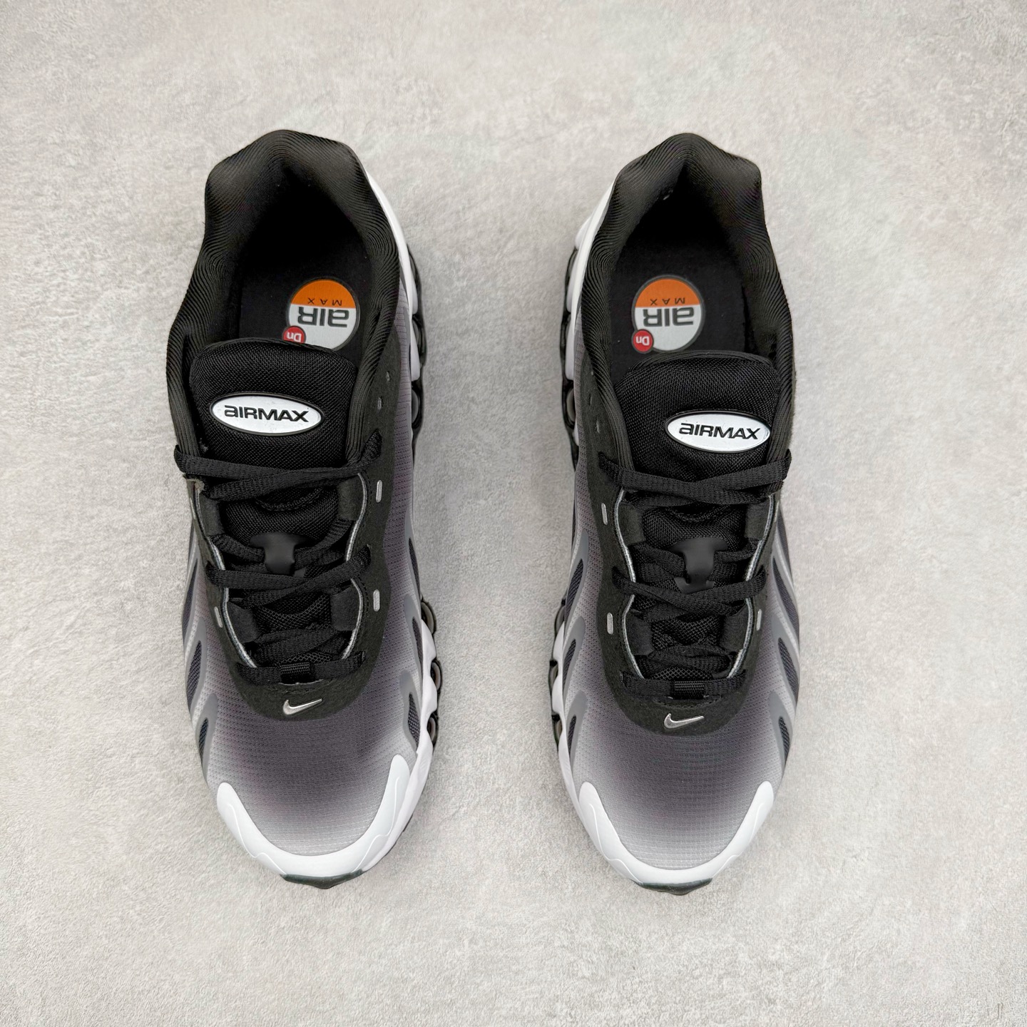 图片[2]-NK Air Max DN8 全掌科技气垫缓震运动跑鞋 FQ7860-038 DN8的核心亮点在于其八腔气垫结构 根据不同部位设定的气压值专为行走设计 提供卓越的舒适感 鞋面的设计让人联想到上世纪90年代末至2000年代初的多款Air Max 中底上系列圆形孔洞引发了热议 不少人将其与竞争品牌的缓震技术进行比较 例如K-SWISS 2010年代初推出的Tubes技 及以多孔鞋底闻名的品牌 尺码：36 36.5 37.5 38 38.5 39 40 40.5 41 42 42.5 43 44 44.5 45-选品中心